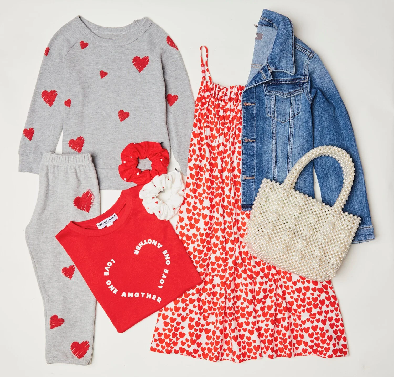 200107_EA_STYLED_FLATS_GIRLSVDAY.JPG