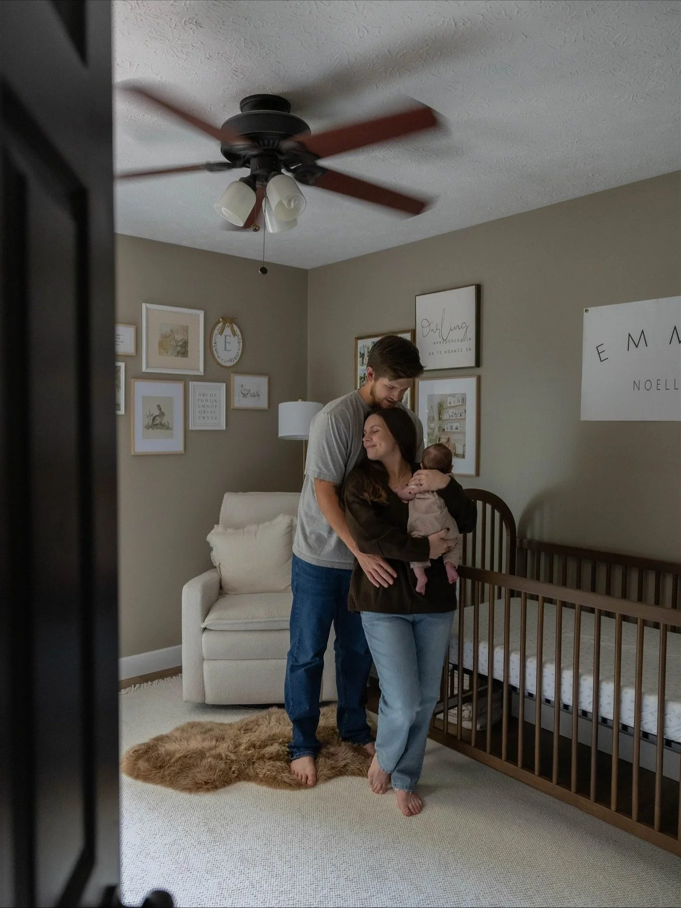 Nursery outtakes that include the entire family 🤍