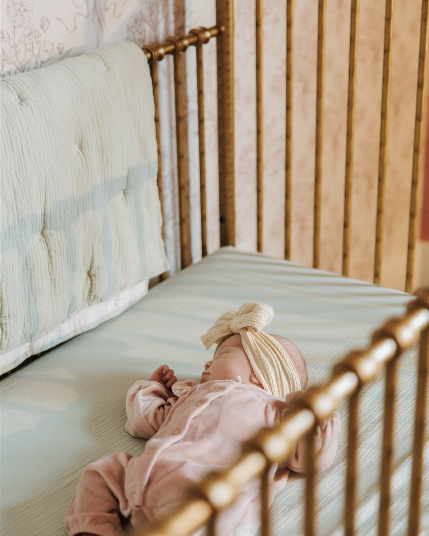 The sweetest way to kick off my feed for 2026 🫧🤍🦢

My mamas package is one of my favorite offerings to clients because it not only provides parents to be, two chances to have their growing family documented, but provides a sweet and intentional co