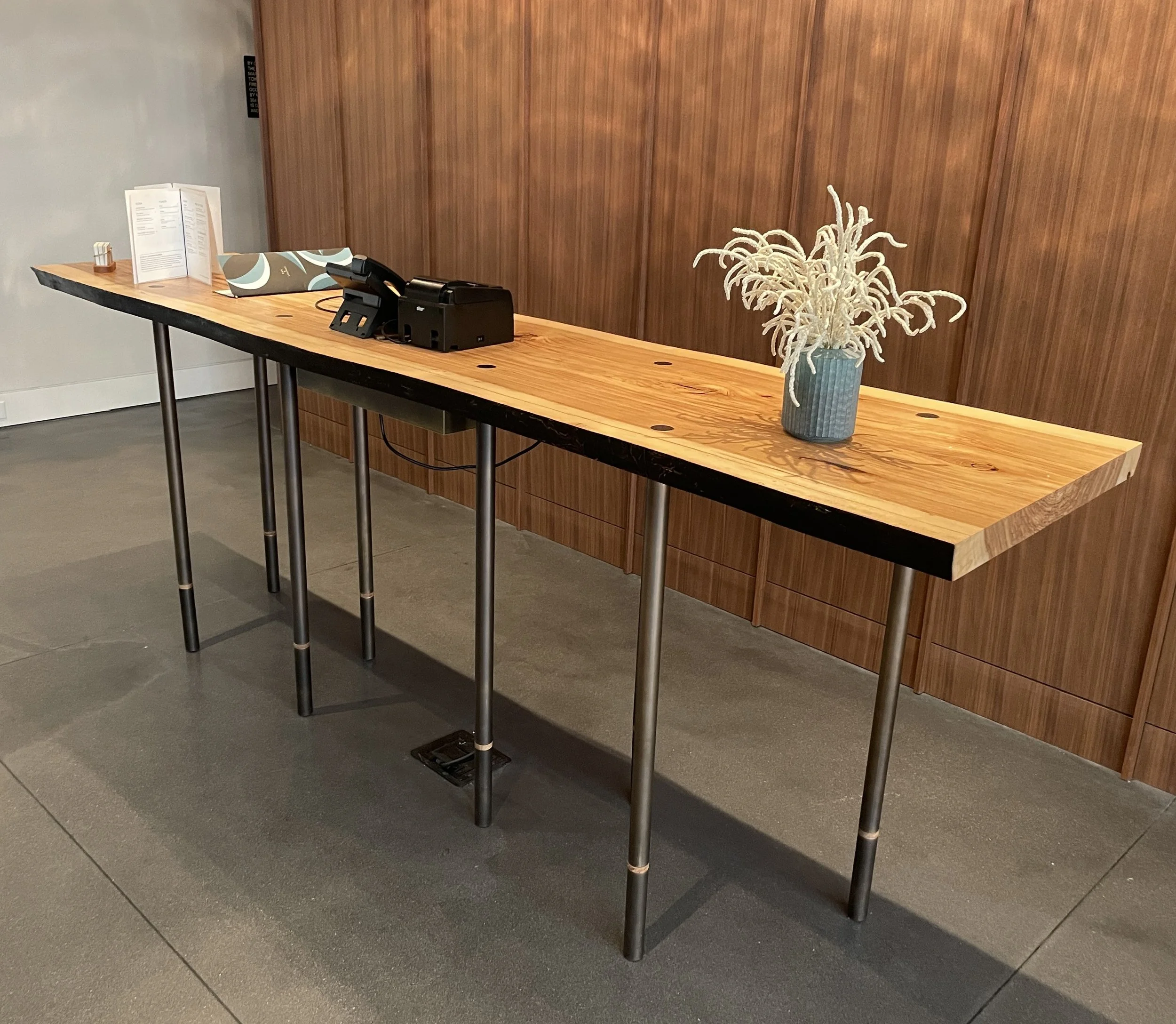 LG6 Reception Table.JPG