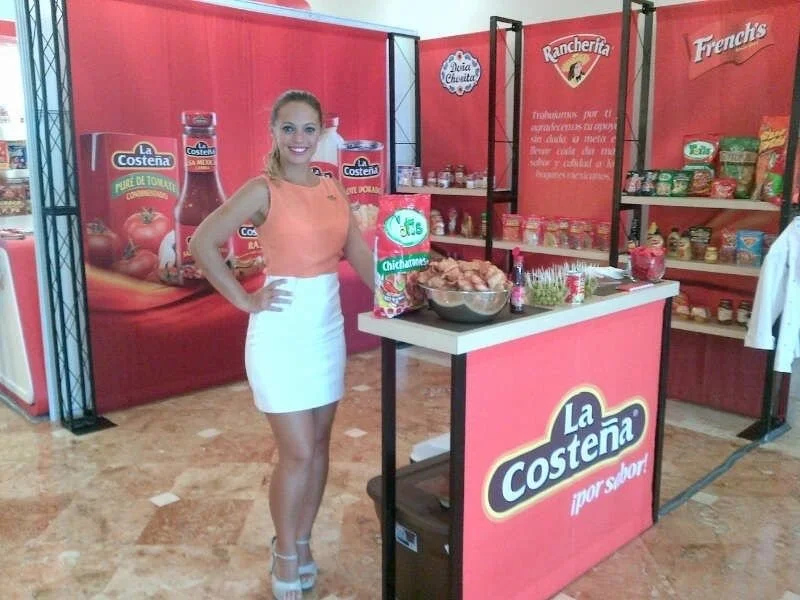 Modelos y promotores.JPG