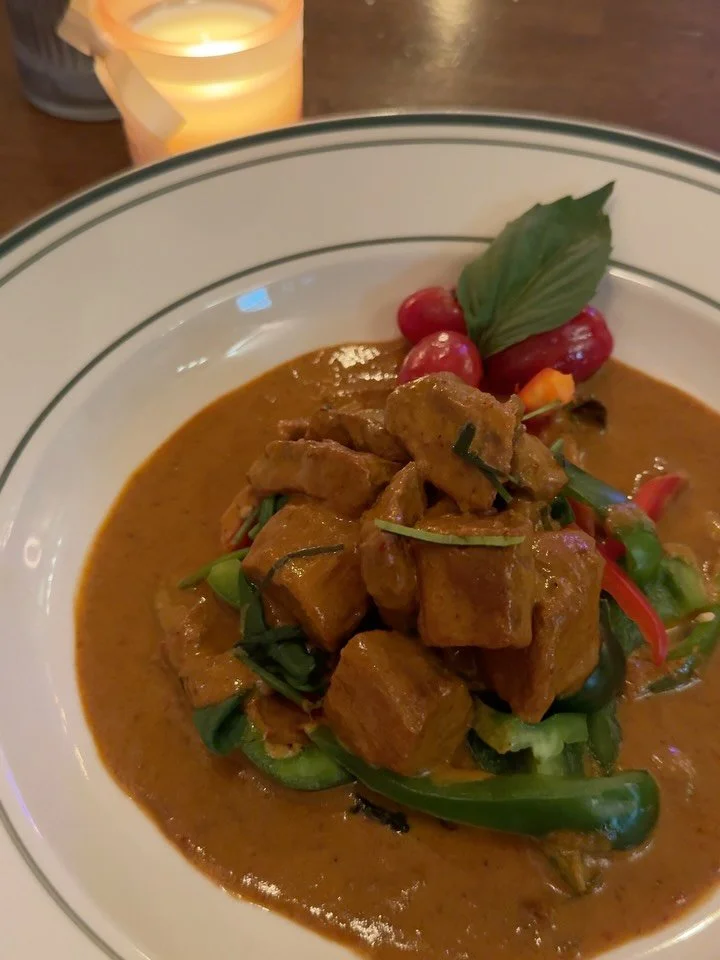 🍛 Before October slips away&hellip;

Last call for our 24-hour slow-cooked beef Panang curry &mdash; rich, tender, and full of love.

Served with grilled homegrown tricolor bell peppers; green, red, and purple &mdash; naturally sweet and delicious, 