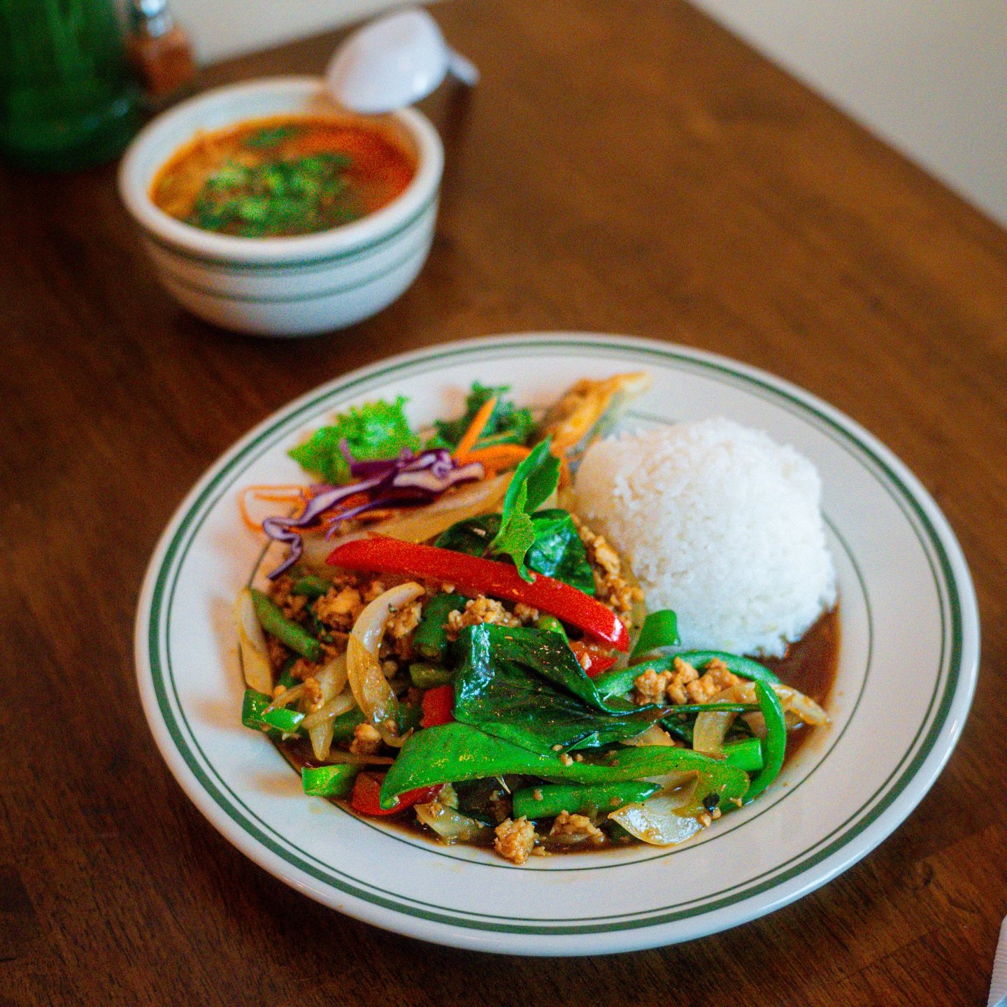 ❄️ First snow&rsquo;s here!
Warm your soul (and your belly) with something hot from Busaba Garden.
Lunch special (10:30am-3:00pm) comes with hot soup &mdash; because cold weather deserves hot food! 🍲🔥

#BusabaGarden #ChicagoEats #ThaiFoodChicago #C
