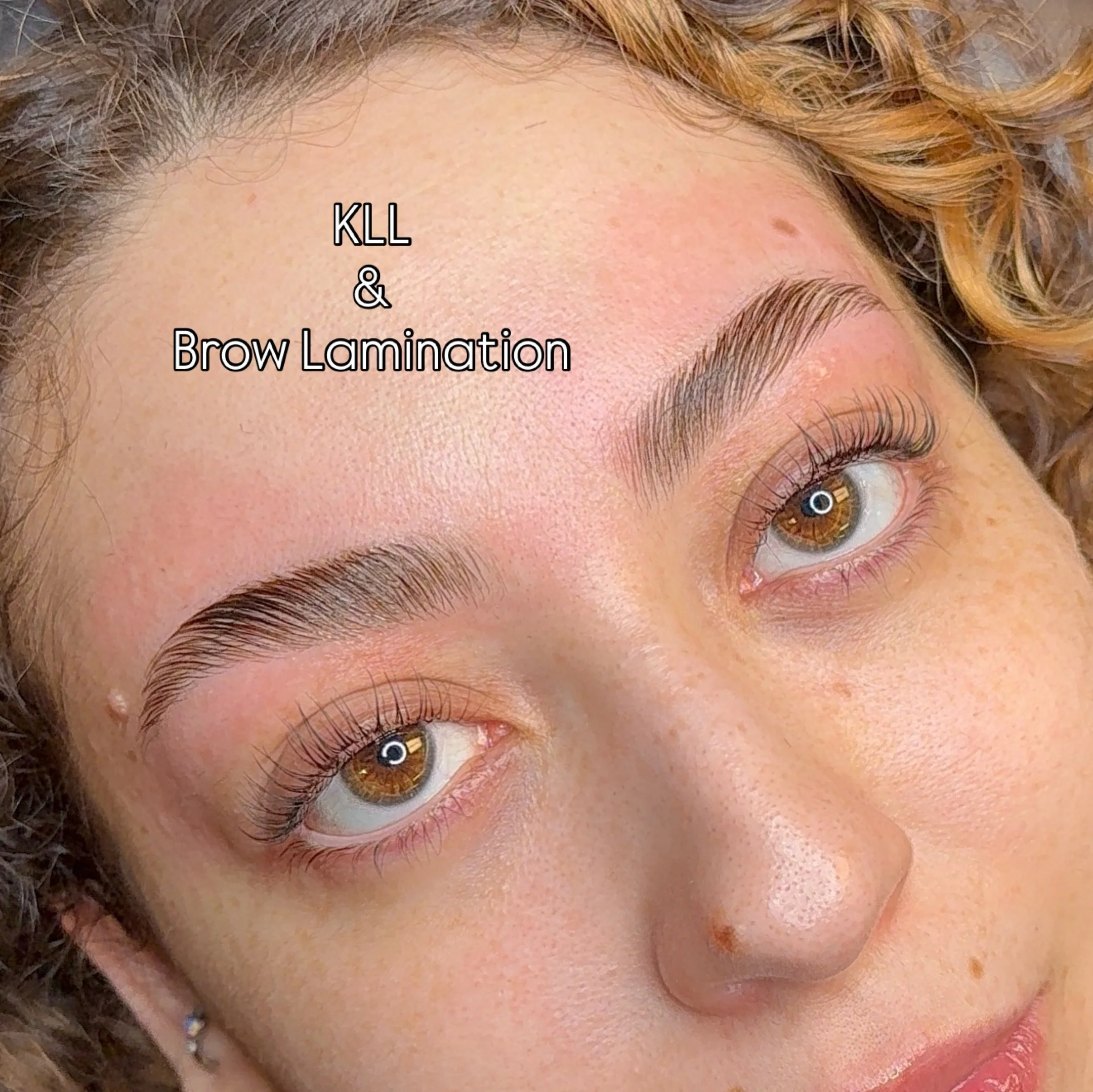 Swipe for the before ➡️ get lashes lifted and brows tamed for 6-8 weeks with this amazing combo 😍 #kllchicago #browlaminationchicago #koreanlashlift