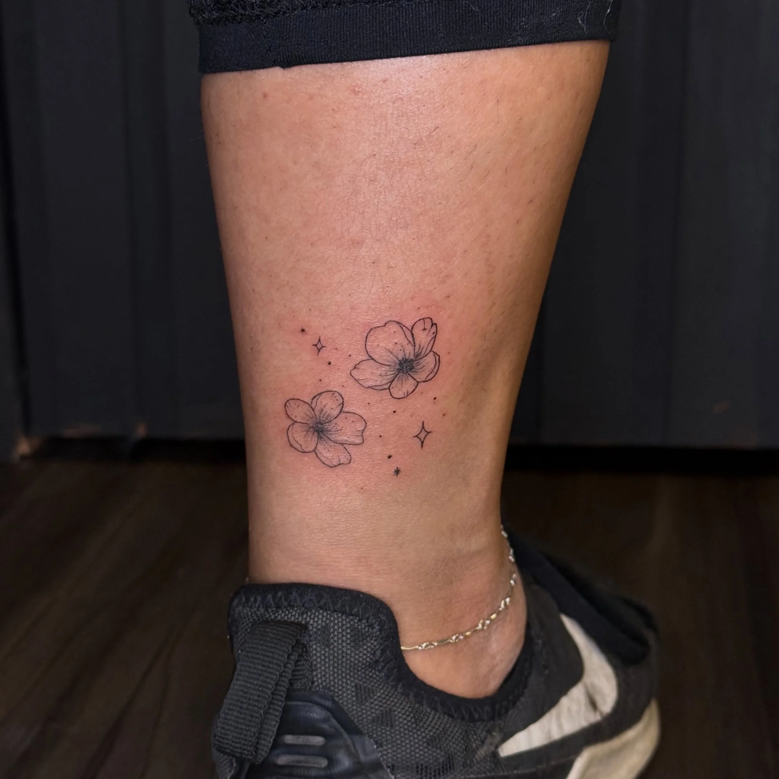 Obsessed with this piece above the ankle 🤩 #finelinetattoochicago #daintytattoo