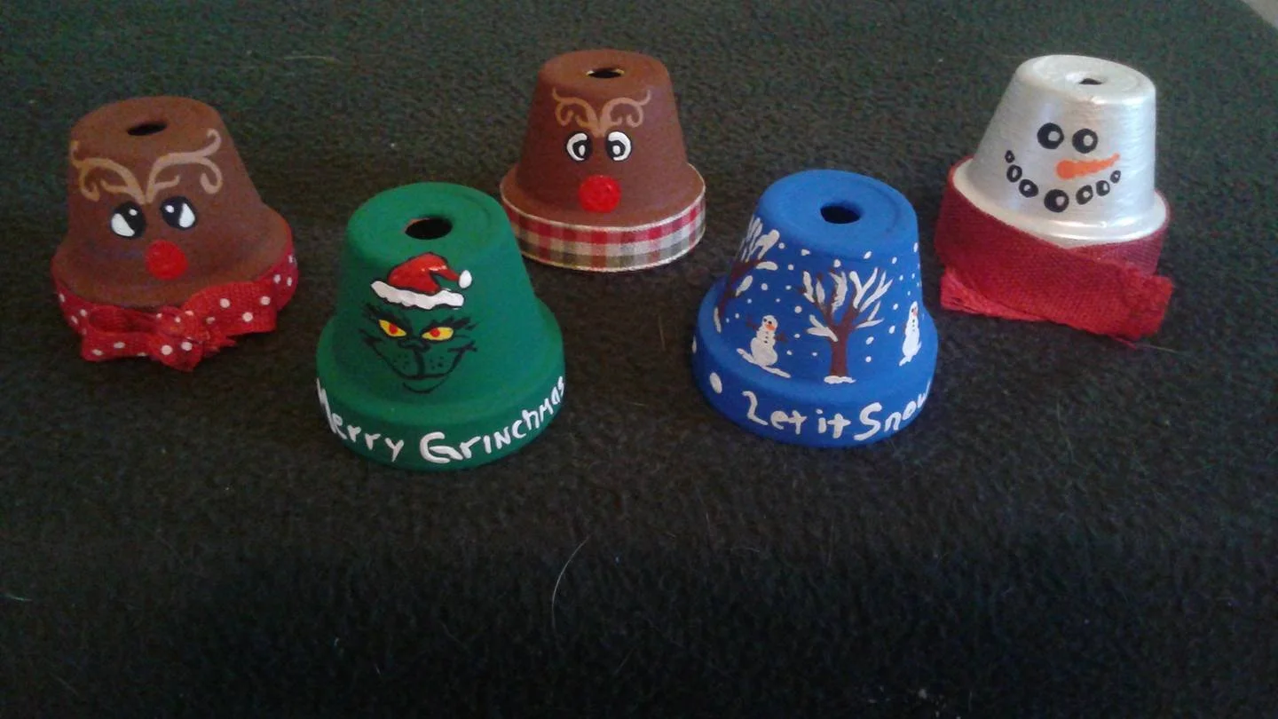 Christmas vibes ( medium acrylic painted on terracotta mini pots) 