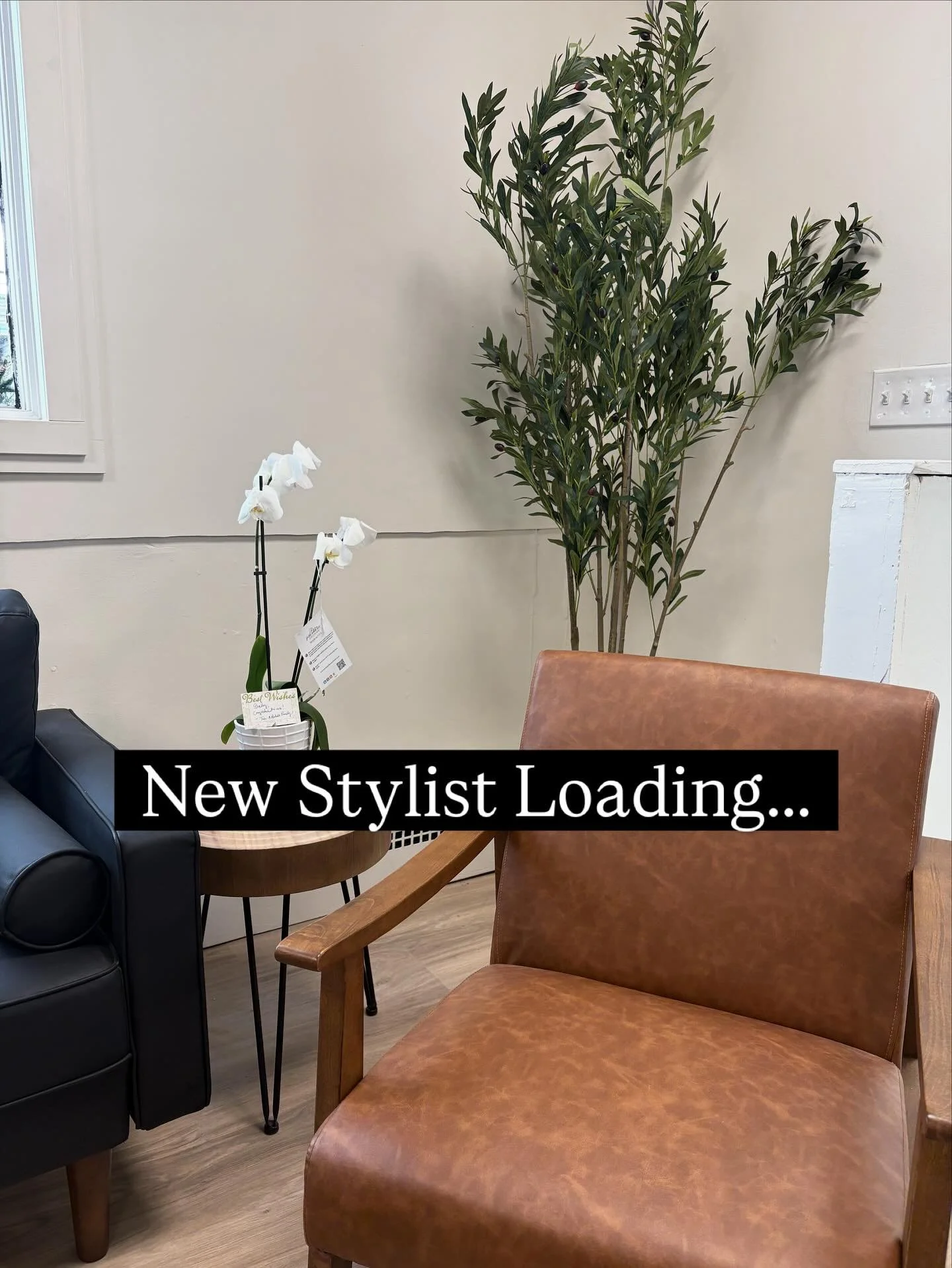 We are excited to announce that a new stylist will be joining our team! ✨✨
We can&rsquo;t wait for you to meet her. Stay tuned&hellip;💇&zwj;♀️✨

#vohanasalon #vohanactsalon #nianticsalon #mysticsalon #nianticct #mysticct #newstylist #salongrowing #s