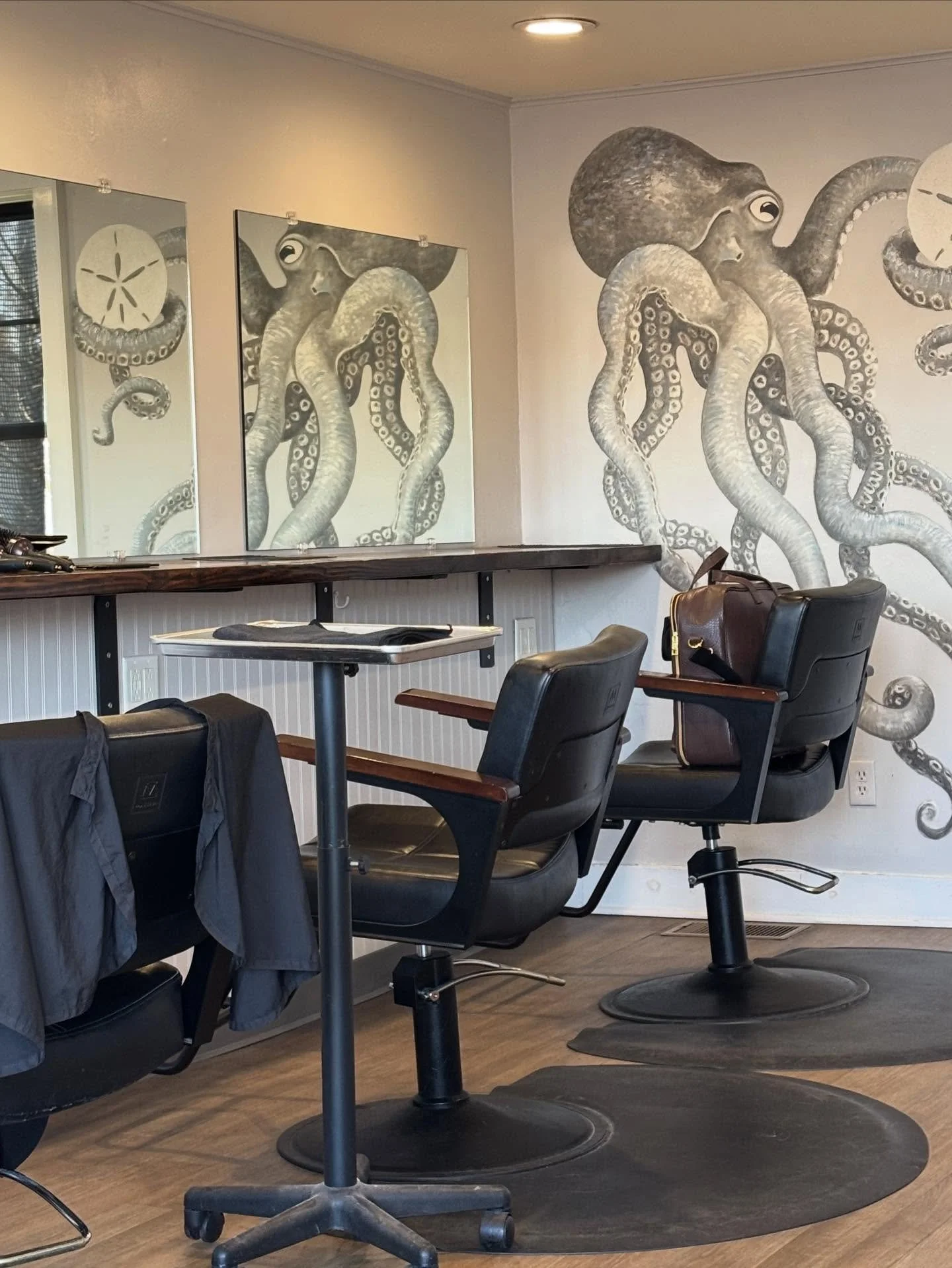 We have some great gift ideas with our new #ouai product. 
Body Cleanser
Body cr&egrave;me 
Body mist
Smell fabulous this winter! 

#ouaiaddicted #ouaiproducts #mysticsalon #nianticsalon #cleanproducts #cleanhaitproducts #goodforyourhair #giftideas #