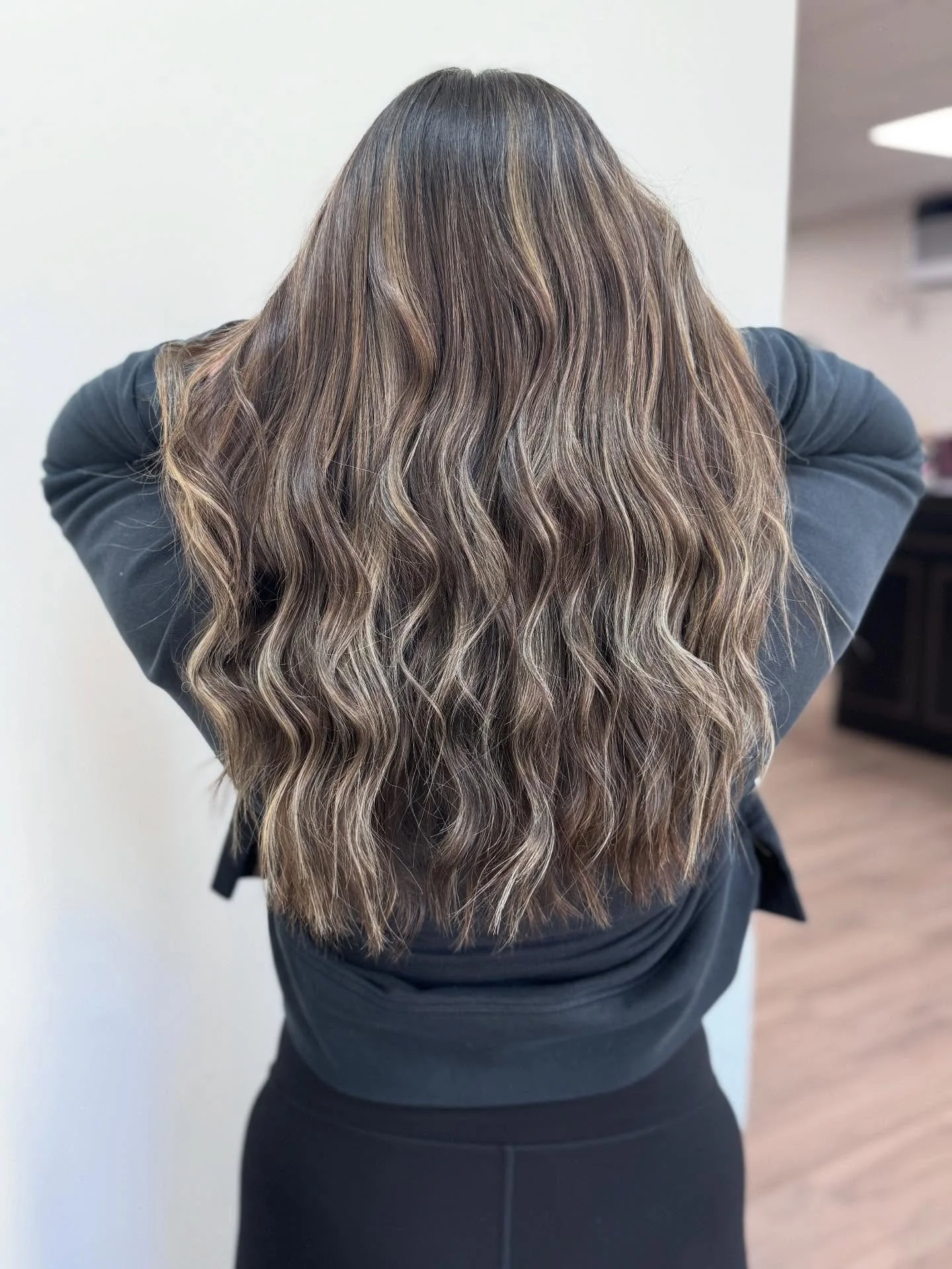 @_hairbystefanie did it again with an awesome dimensional color and cut!! 

💇&zwj;♀️Want your hair to be this fabulous? 

📲Call us at 860-373-3195

#hairbystef #niantichair #nianticsalon #niantichairstylist #glamhair #demensionalcolor #demensionalc