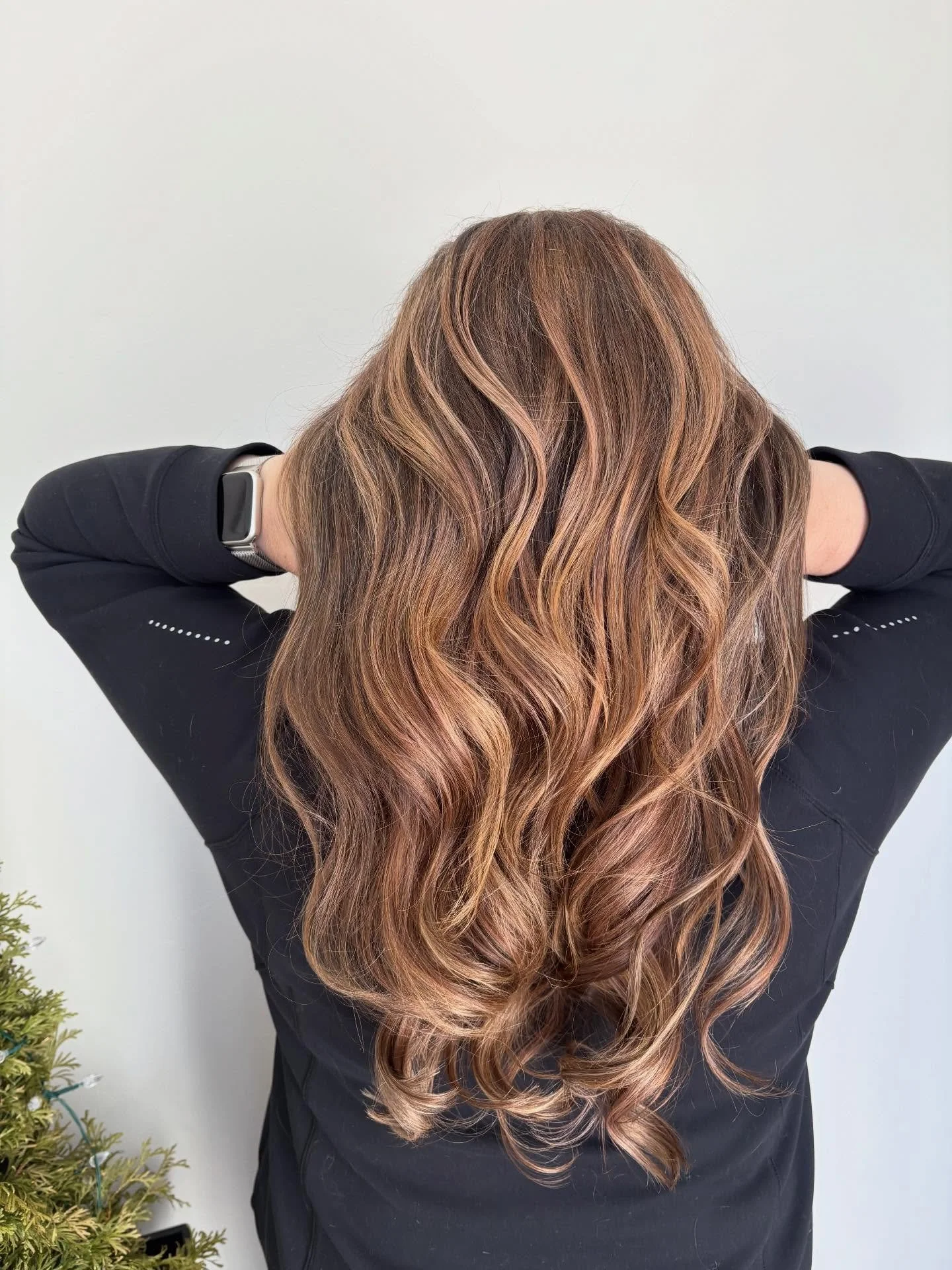 An interesting fact&hellip;light matters! 

You&rsquo;ll see in the video that when light is directly on the hair it looks brighter and then when we move the camera to a different angle it deepens the color. 

Lesson: Look at your hair in different l