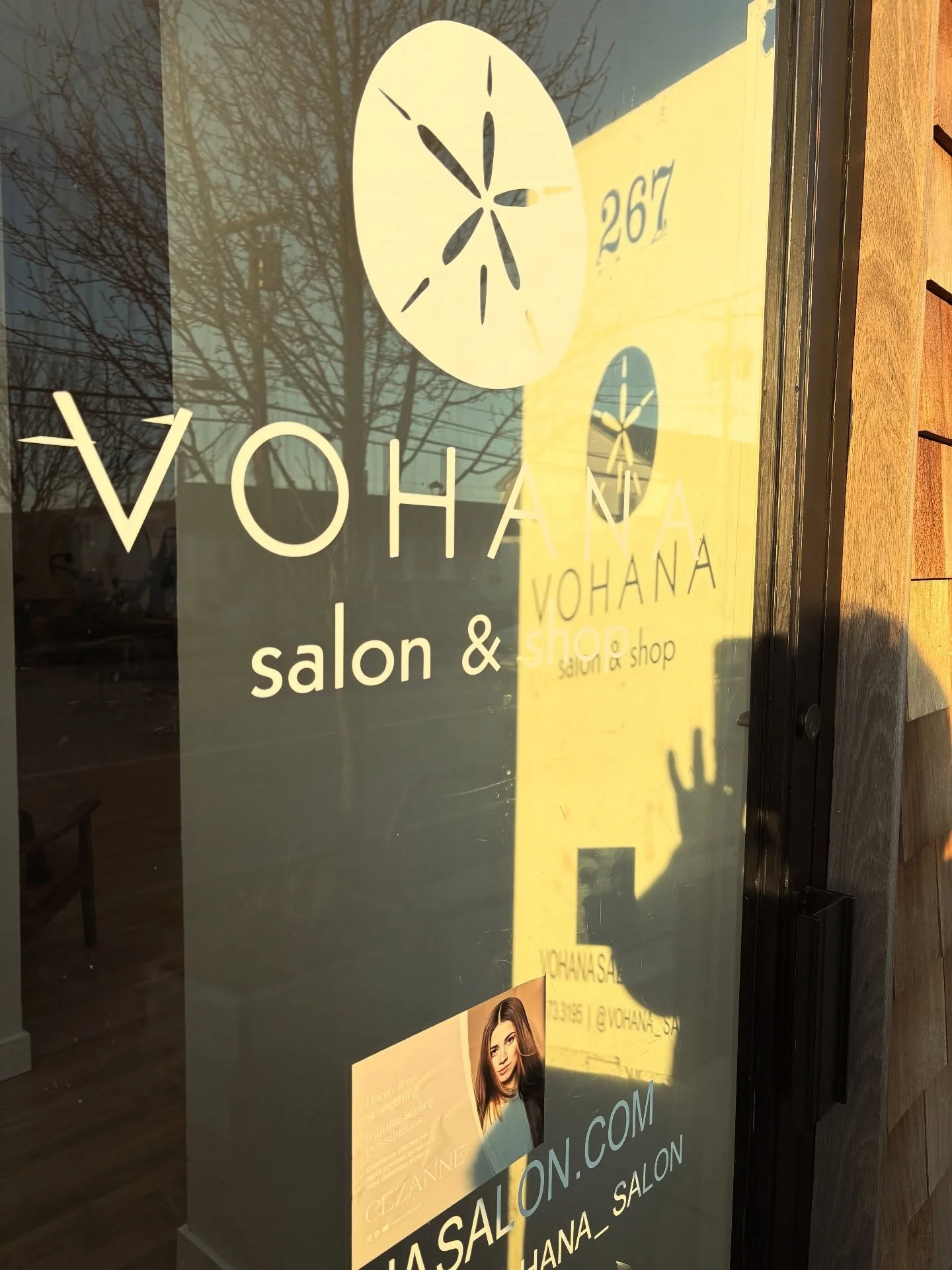 Want a place you can chill AND get your hair done? 

Check out VOHANA Salon either at mystic or our new Niantic location. You are always welcome to come in and relax with us. It will make your day so much better 😍

#vohanasalon #vohanasalonofmystic 