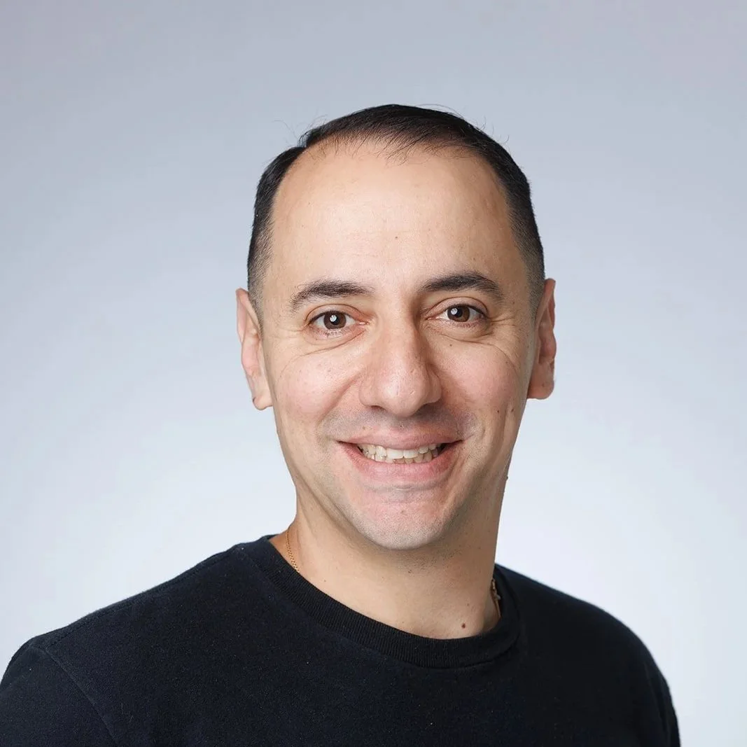 Professoinal head shot of accountant Yuri Kapilovich