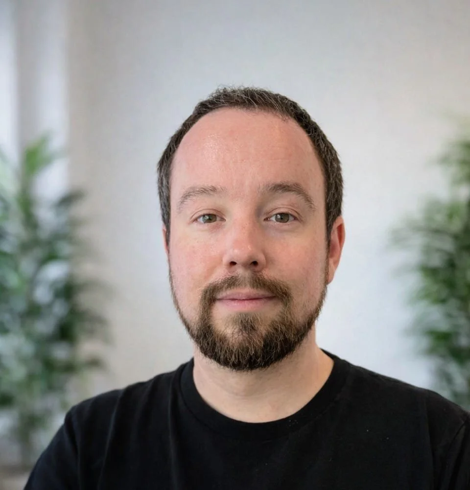 A picture of Roger Bacon - written content creator at Ysobelle  Edwards