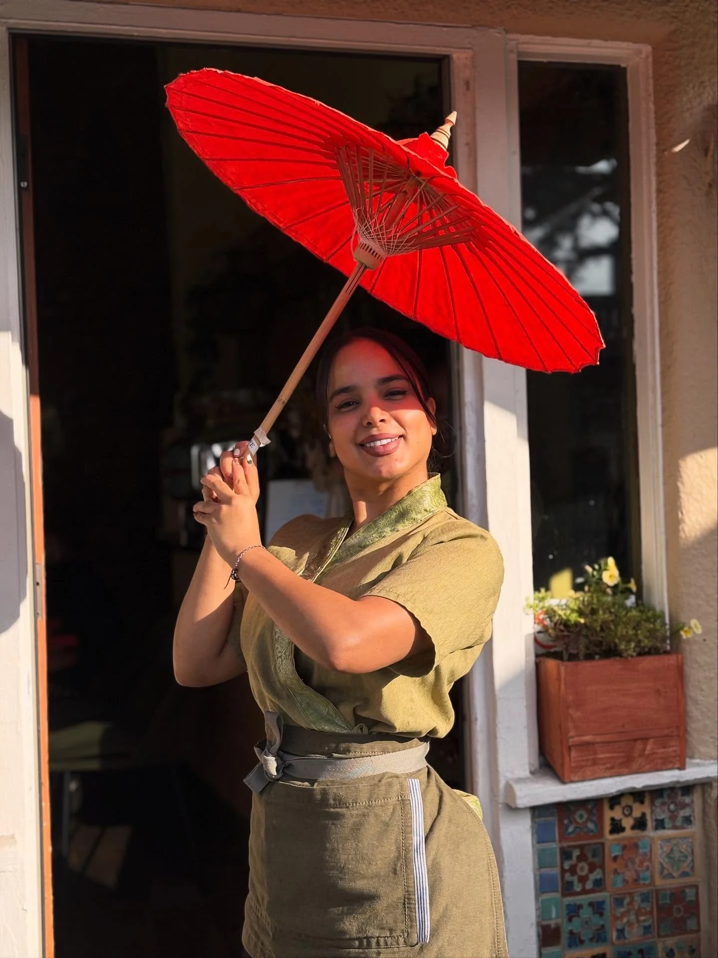 🔈🔈🔈Introducing an amazing server MAGGIE 💃🏻to my beloved guests at @tanziescafe .. a big smile, warm welcome from her start your day special right away. Maggie is a wonderful person and one of the greatest our Tanzie’s member. Stop by and s