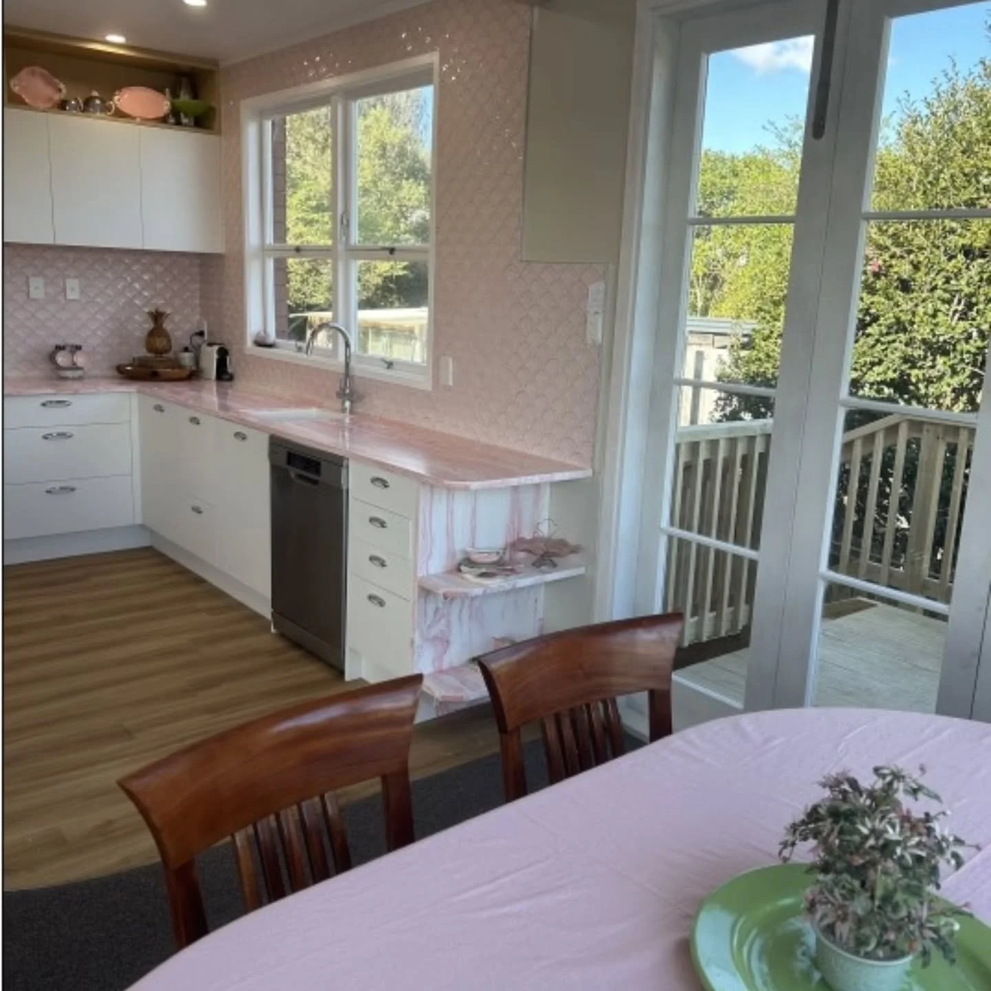 Looking for something distinct for your kitchen? 

We had a customer who envisioned a kitchen with pink veined tops that captured a rose quartz vibe.

Kymira was the only company in New Zealand that could create her custom colour and could ensured th