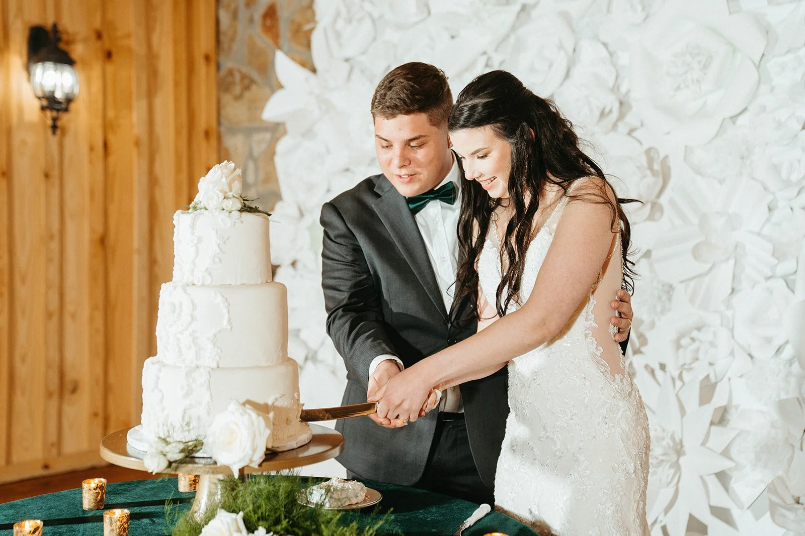 tulsa venue, tulsa couple wedding cake flower wall backdrop