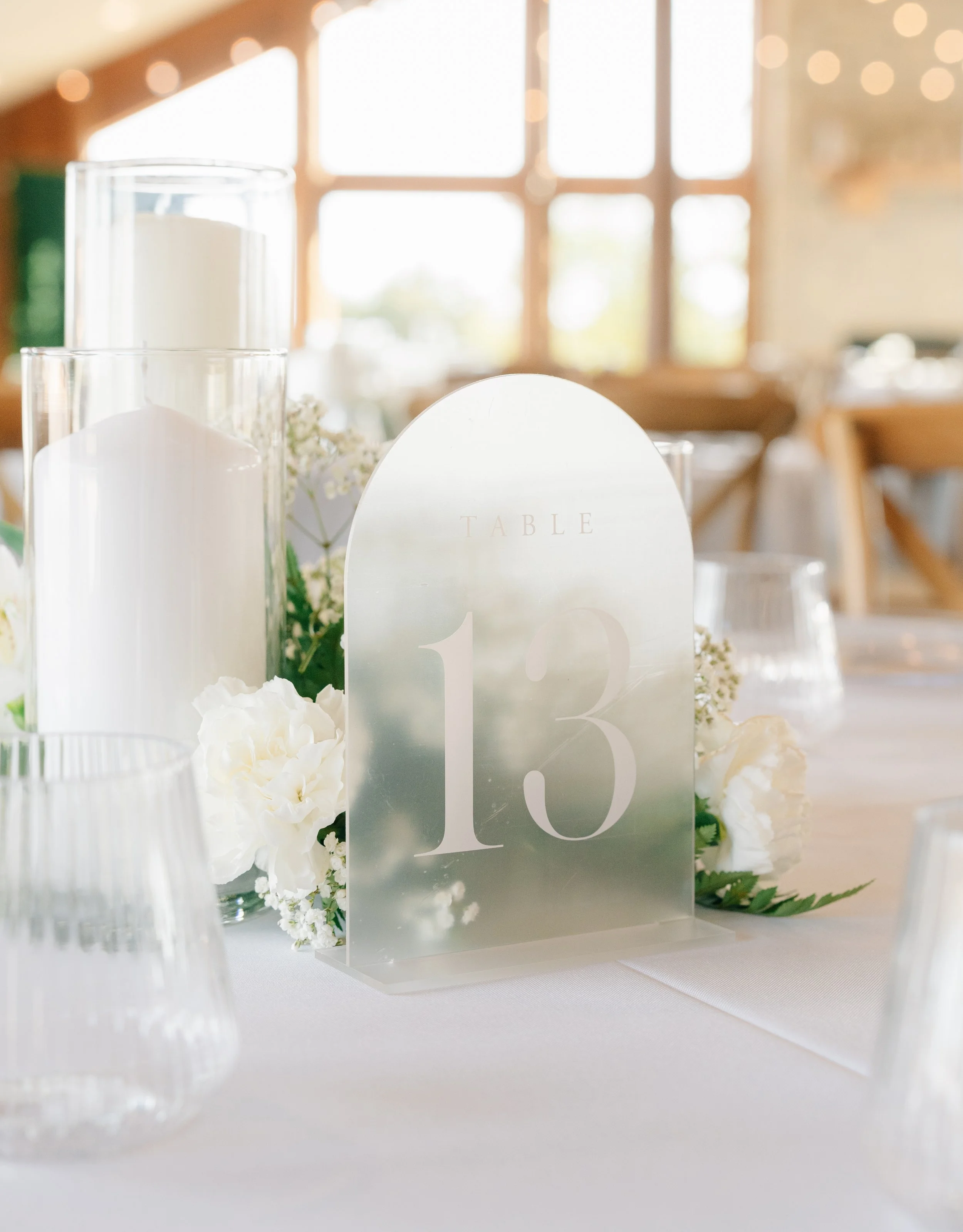 table set up flowers candles