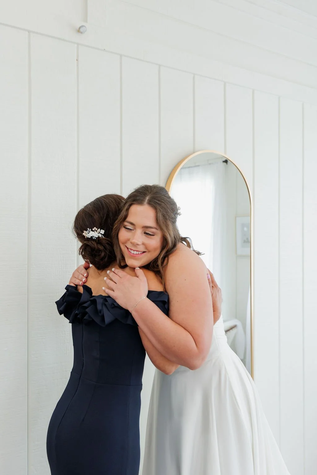 04_bride_embrace.jpg