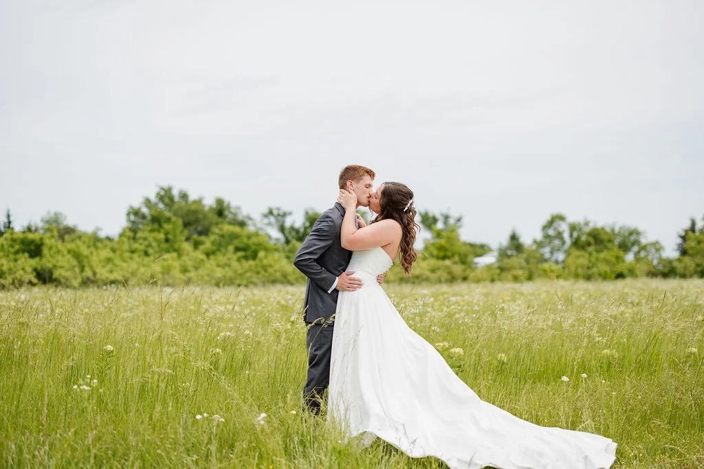 08_field_kiss.jpg