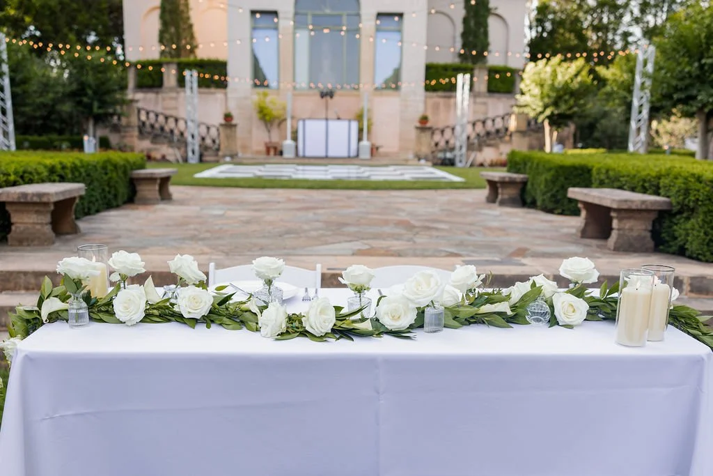 11_head_table_garland.jpg