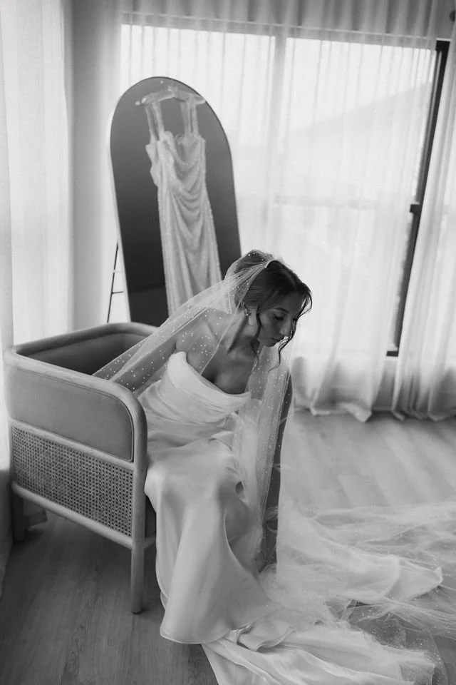 03_getting_ready_veil_bw.jpg