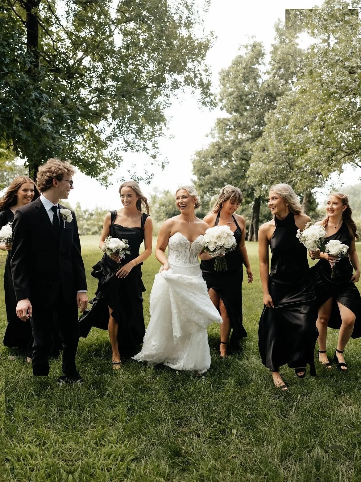 08-rayleigh-mason-the-springs-wedding-wedding-party-walking.jpg