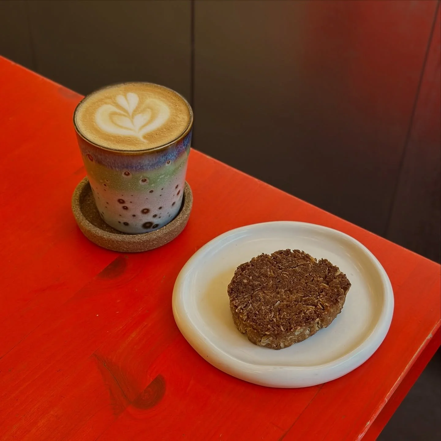 Fresh baked every day &mdash; caramel oat cookie with brown sugar, coconut flakes, and condensed milk. Soft, chewy, and perfect with coffee.🥰

#oatcookies #helsinkicafe #elfantcafebar