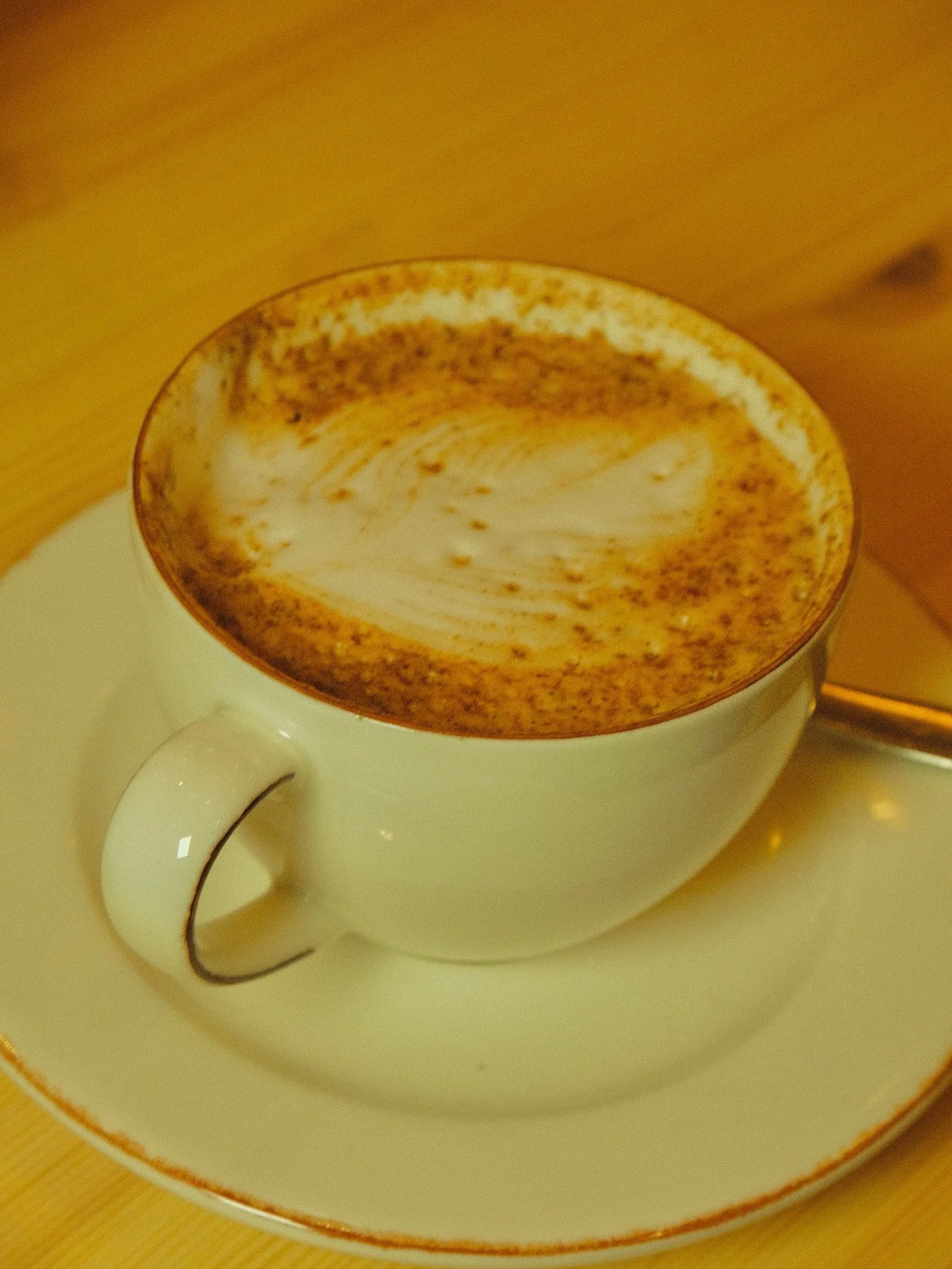 ✨ A quiet kind of warmth
Spiced and soothing, our Chai Latte is made for slow days and gentle conversations. 💛

#helsinkicafe #cafe #elfant