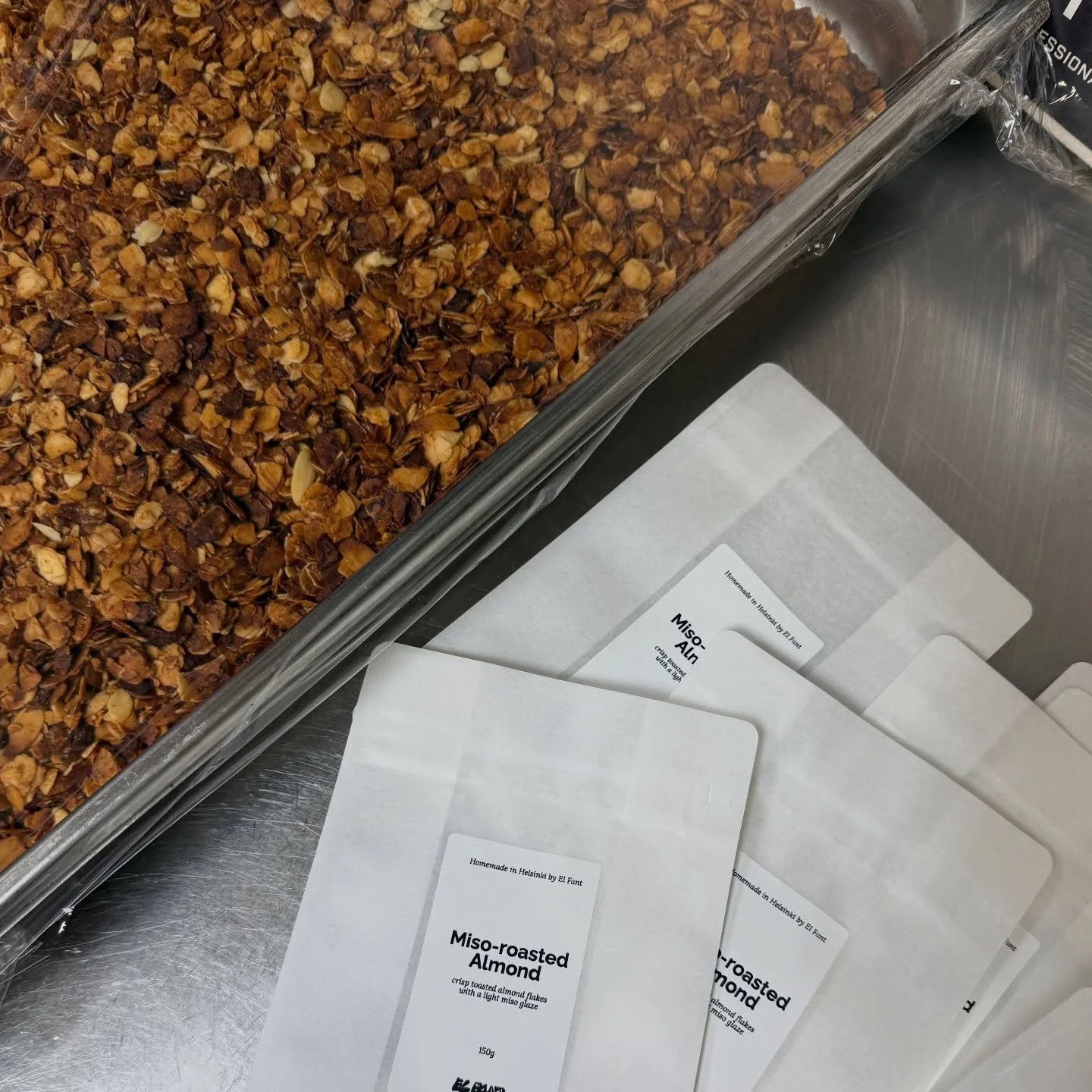Miso-roasted almonds are back on the shelf. Salty-sweet, crunchy, and made in our kitchen. Good with porridge, yogurt, a glass of wine, or straight from the bag. 

#misoalmond #elfant #helsinkicafe #snack
