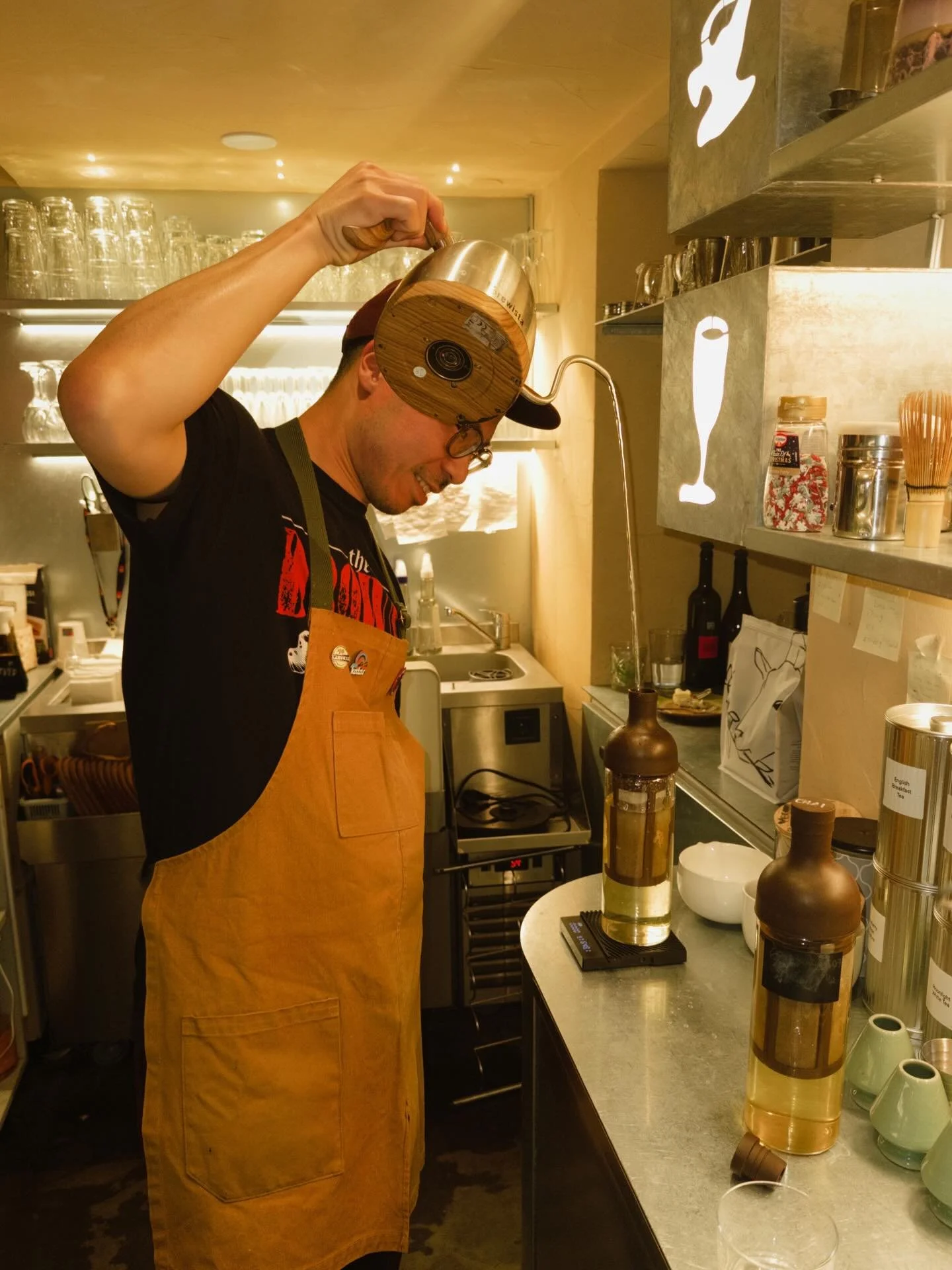 You&rsquo;ll usually find him testing, pouring, tasting, fixing, explaining, or making everyone try &ldquo;just one more cup&rdquo;.
A lot of the coffee details at El Fant pass through his hands, from beans to brew recipes to the daily cup on the bar