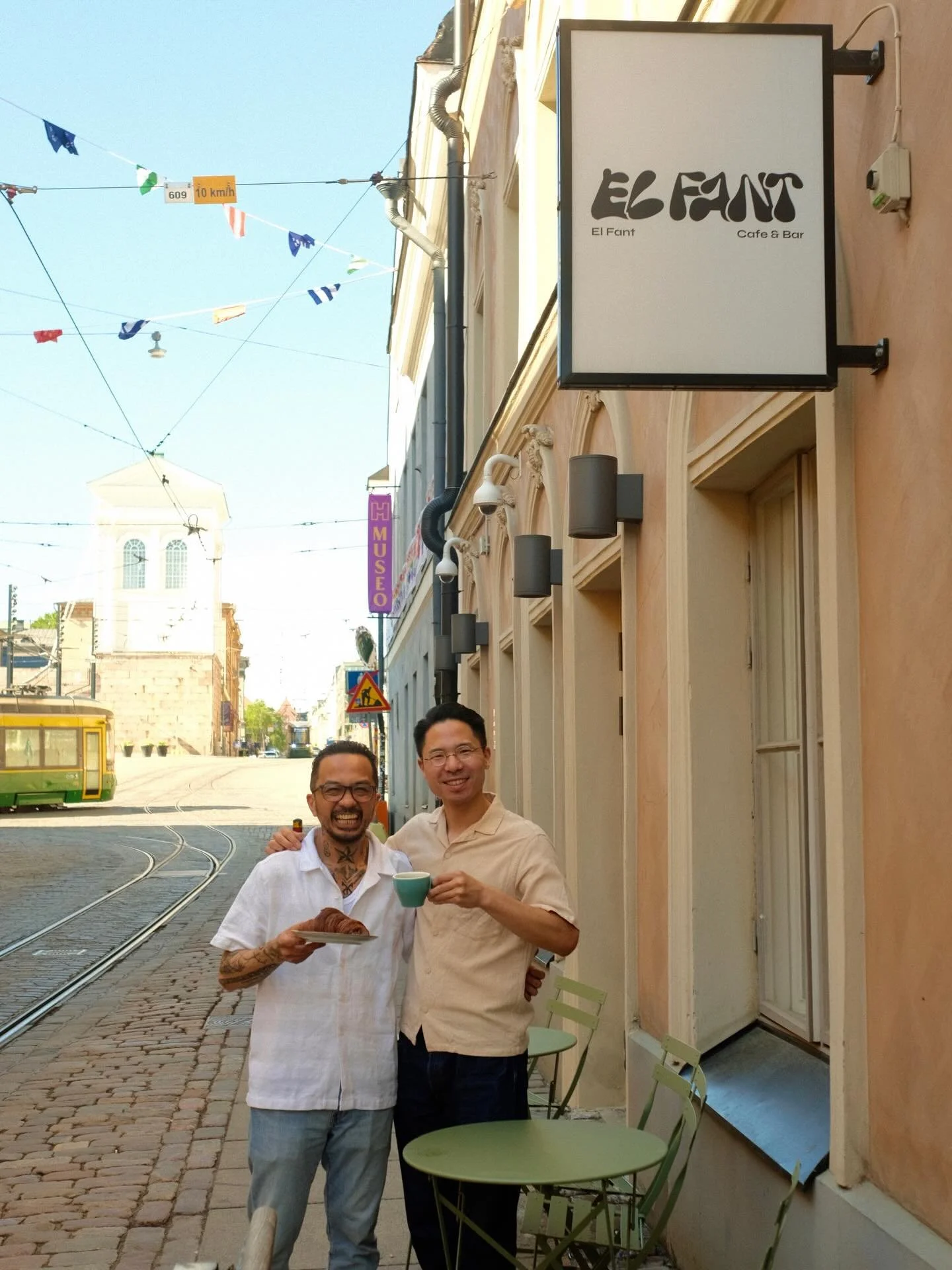 Today with @d_paultello and @saariinowa at El Fant.
Great coffees from @saariinowa , @d_paultello &rsquo;s amazing bread, sunshine, ice cream from @jula.softies ,and many good friends around all day. Thank you all for spending the day with us.☀️☀️