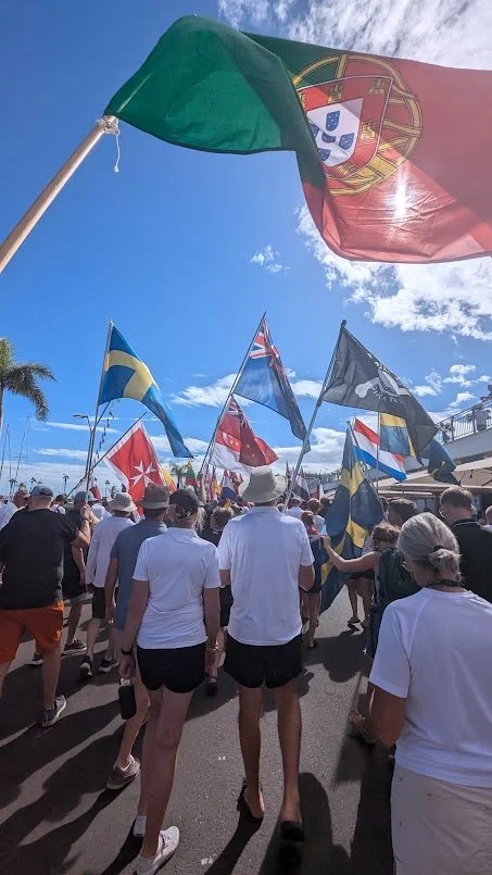 We had a beautiful walk at the beat of Brasilian drums, parading around the marina!