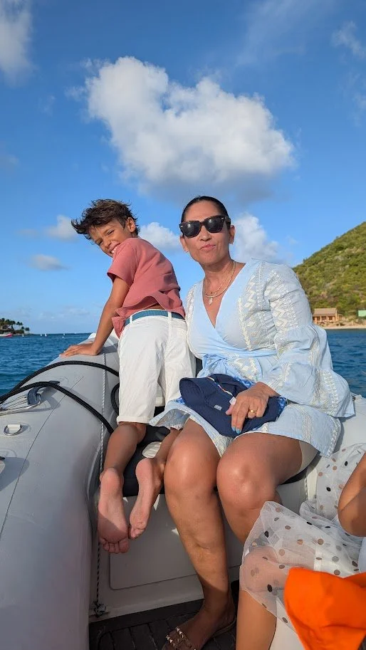 Rushing to Saba Rock for the Tarpon feeding!