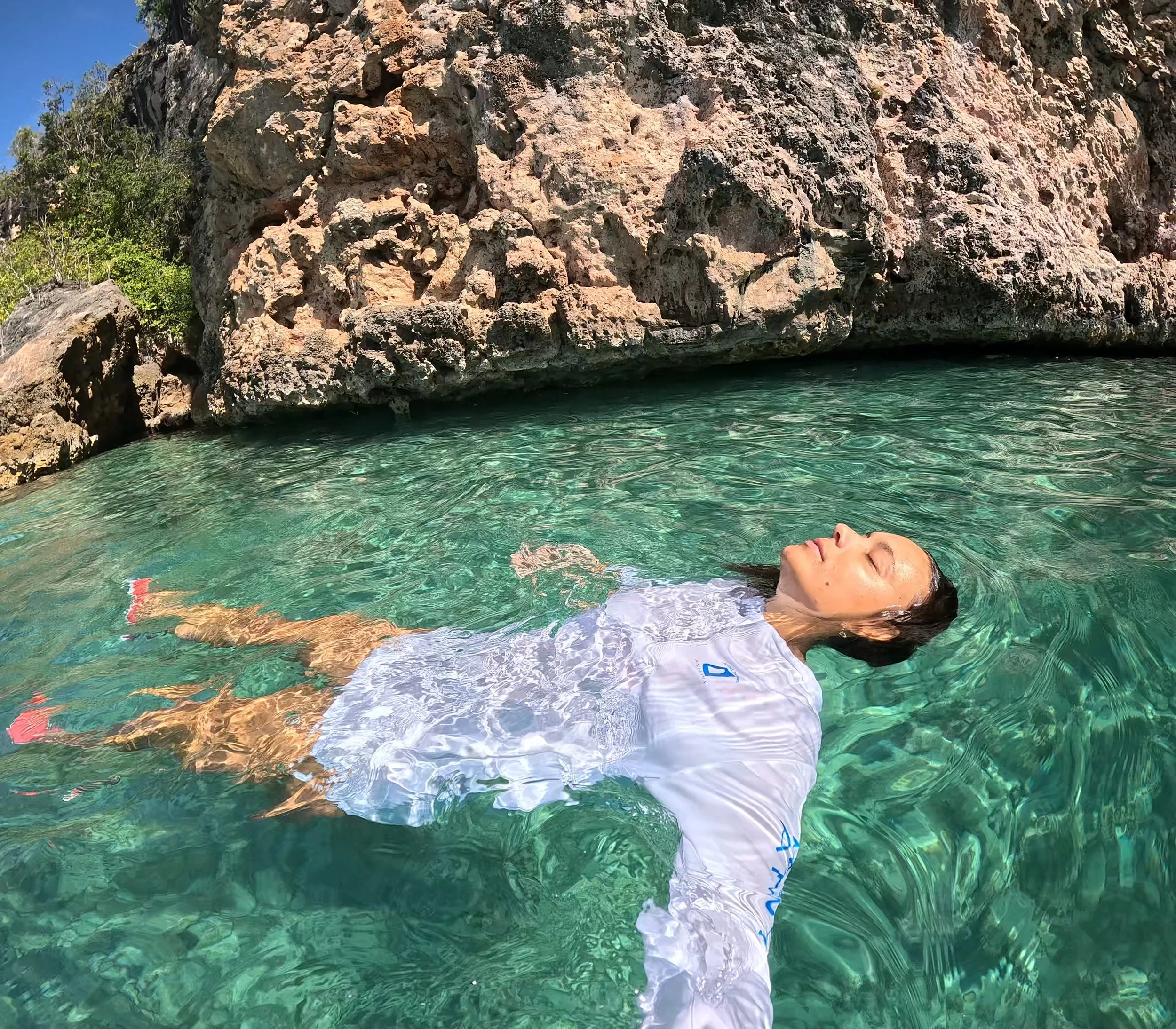 Mamma enjoying some quiet time exploring whilst the kids snorkel!