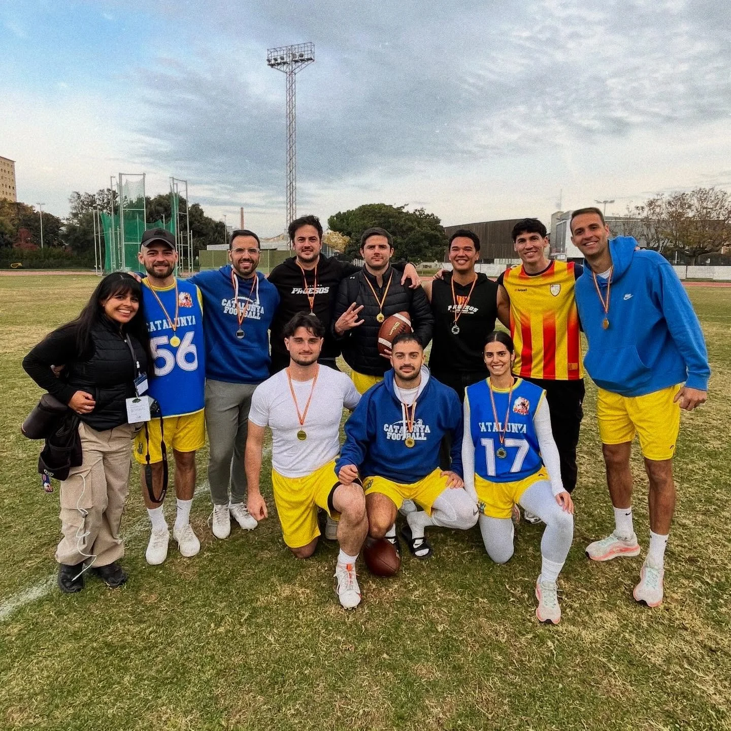 Este tipo de eventos me dan mucha vida, pero me llena m&aacute;s compartirlo con mis personas 🫂

Ellos creen que solo son simples seres humanos que juegan al flag, pero en realidad me han tra&iacute;do de vuelta a disfrutar de la vida. ❤️&zwj;🩹

Wh