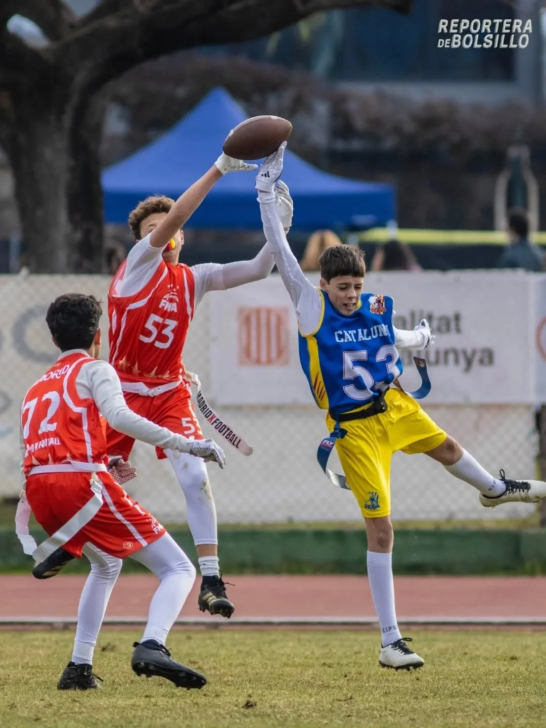 Algunas fotos top y los rostros de la pasi&oacute;n ❤️&zwj;🔥 LA INTENSITAT DEL JOC 🏈🔥

#ReporteradeBolsillo #Intercomunidades2025