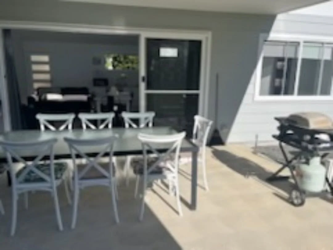 The perfect getaway awaits&hellip; 🏡☀️

✨ Indoor-outdoor living with stacker doors
🔥 BBQ area with 2 tables &ndash; seating for 8
💦 Relax in your own private spa

Book your escape at Marie and Pat&rsquo;s Cottage 🛏️🍃

#CentralCoastStay #MarieAnd