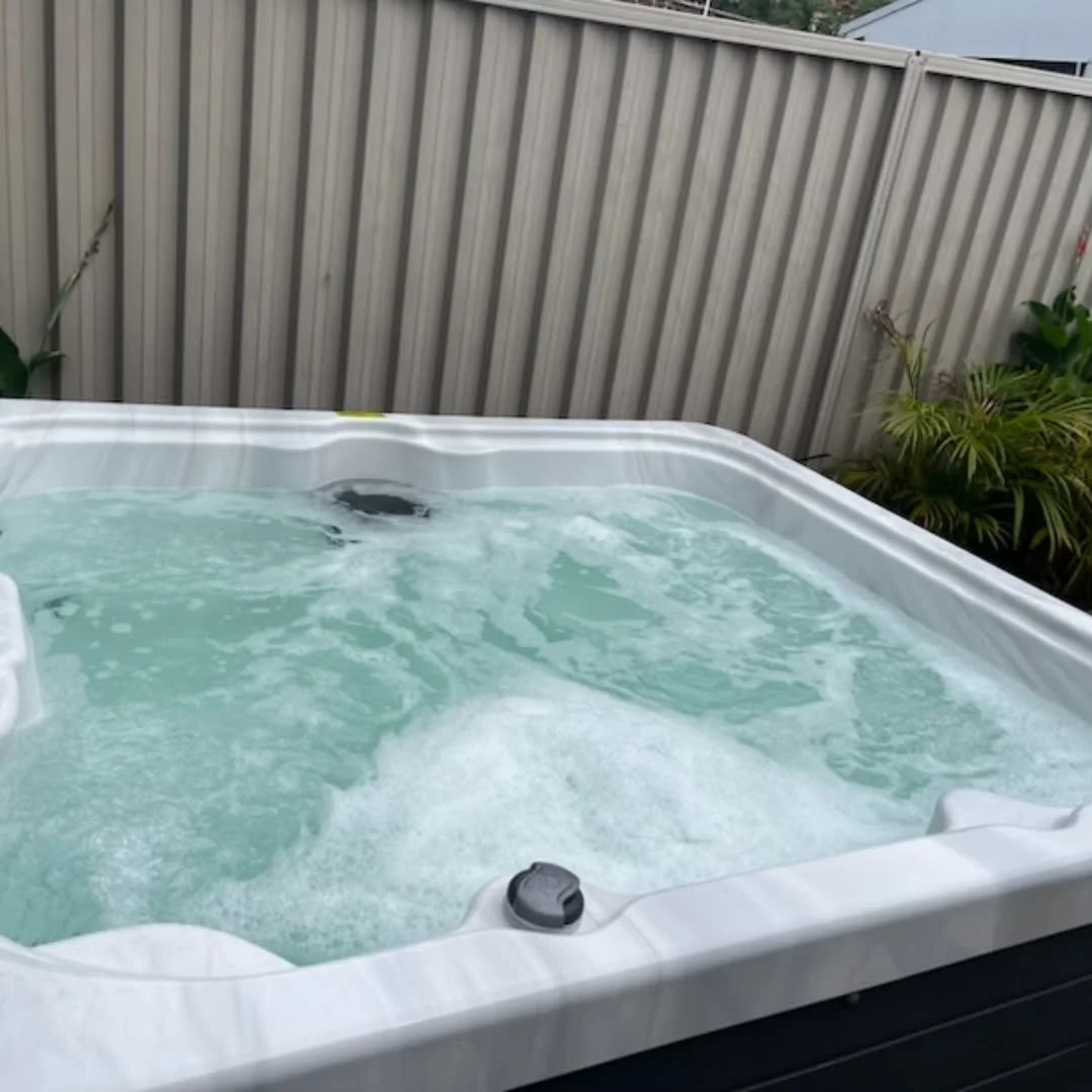 The perfect place to unwind 🌿✨
Relax and enjoy a drink in our heated spa during your stay at Marie and Pat&rsquo;s Cottage &mdash; your cozy getaway on the Coast. 🍷🫧

#MarieAndPatsCottage #AirbnbStay #CentralCoastGetaway #RelaxAndUnwind #HeatedSpa