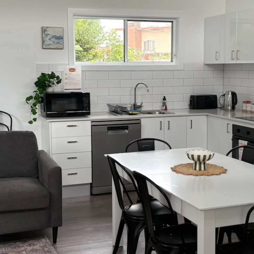 Marie and Pat&rsquo;s Cottage 
Warm , inviting,  peaceful 🏝

Book your next getaway with us!