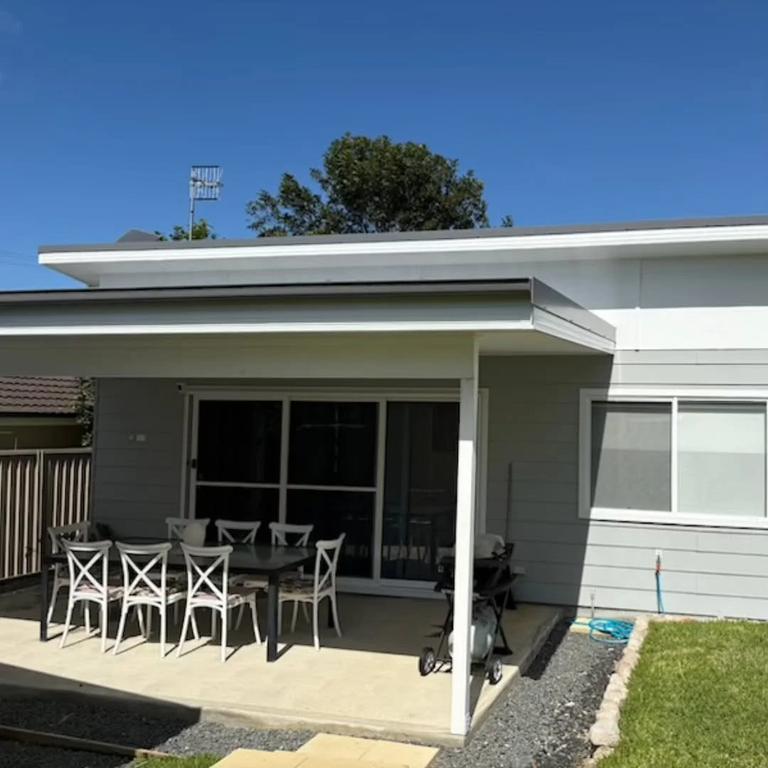 Outdoor entertaining done right 🍹✨
Sip on a drink, relax under the outdoor area and unwind before jumping into the spa at Marie &amp; Pat&rsquo;s Cottage. The perfect place for families, friends and weekend getaways on the Central Coast 🌴🛁

Book y