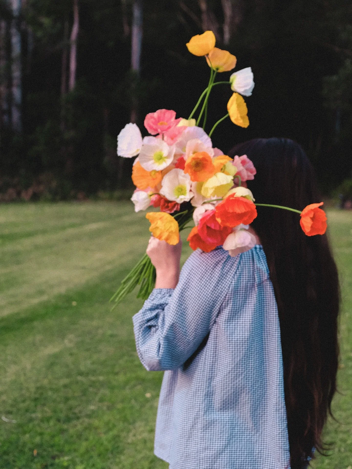 &ldquo;Meet you in the garden&rdquo; 🪏🫜🌷📸🐛 Been busy worshipping @mayflower_mapleton poppies with ethereal girly pops @gentlemeadows_ and @laurenjones_art