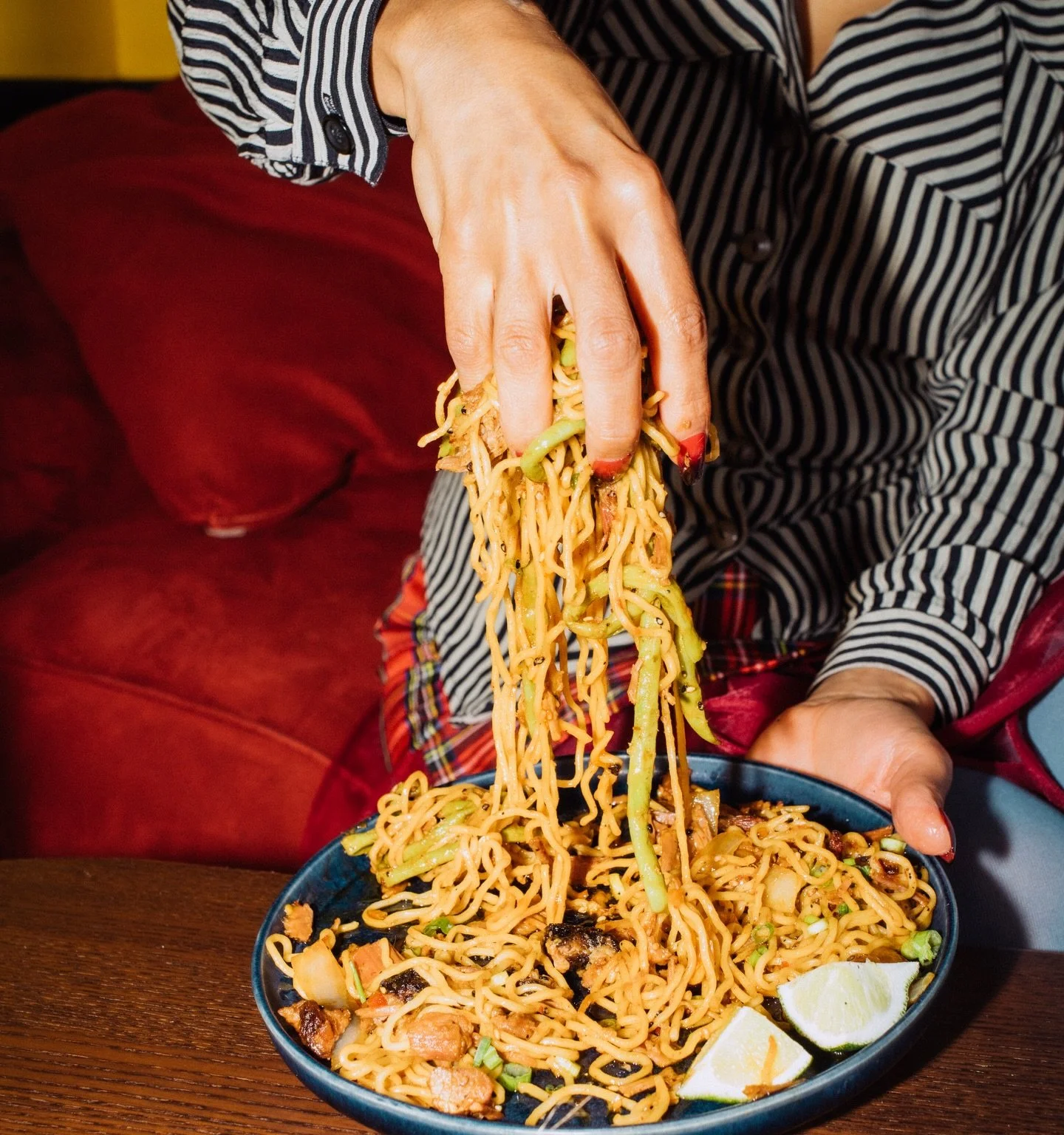 It&rsquo;s Friday. Come play with your food. 

📸 stir fry noodles with smoked brisket 

#ojabbq #asianbbq #noodles #ojai #joplins