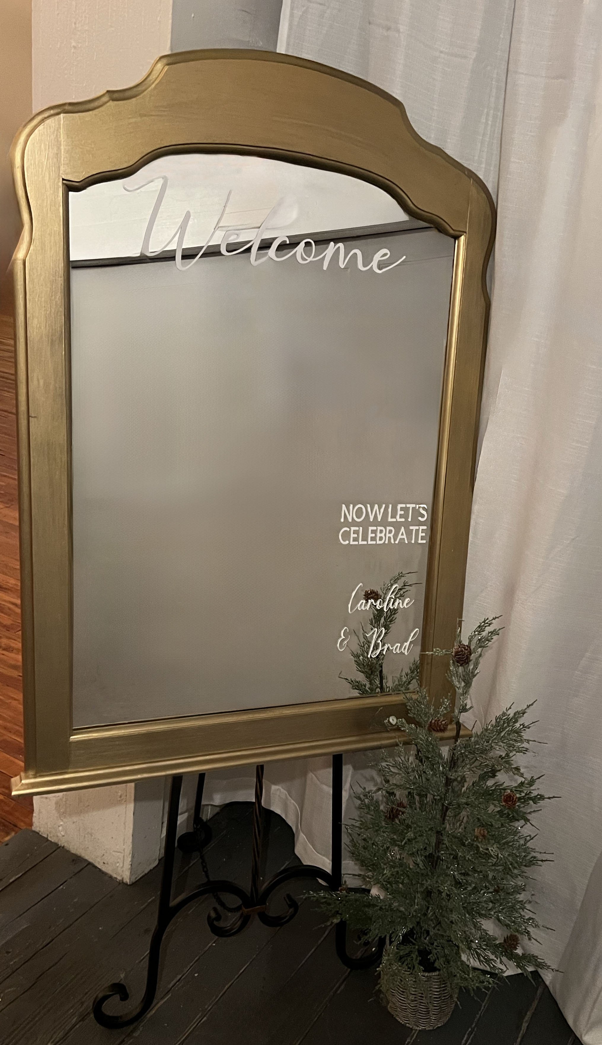 Antique Scalloped Trim Gold Mirror