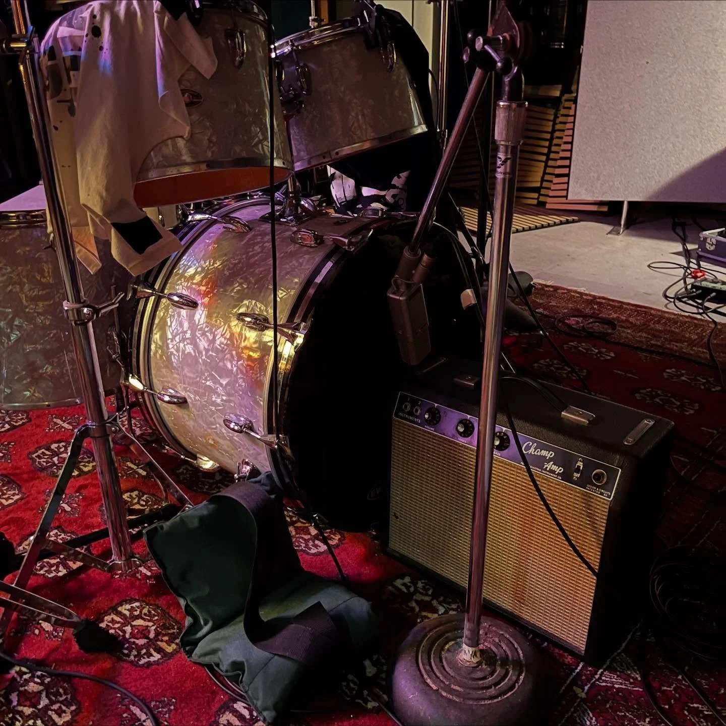 Everyone say HELP! @spacecrashechoes