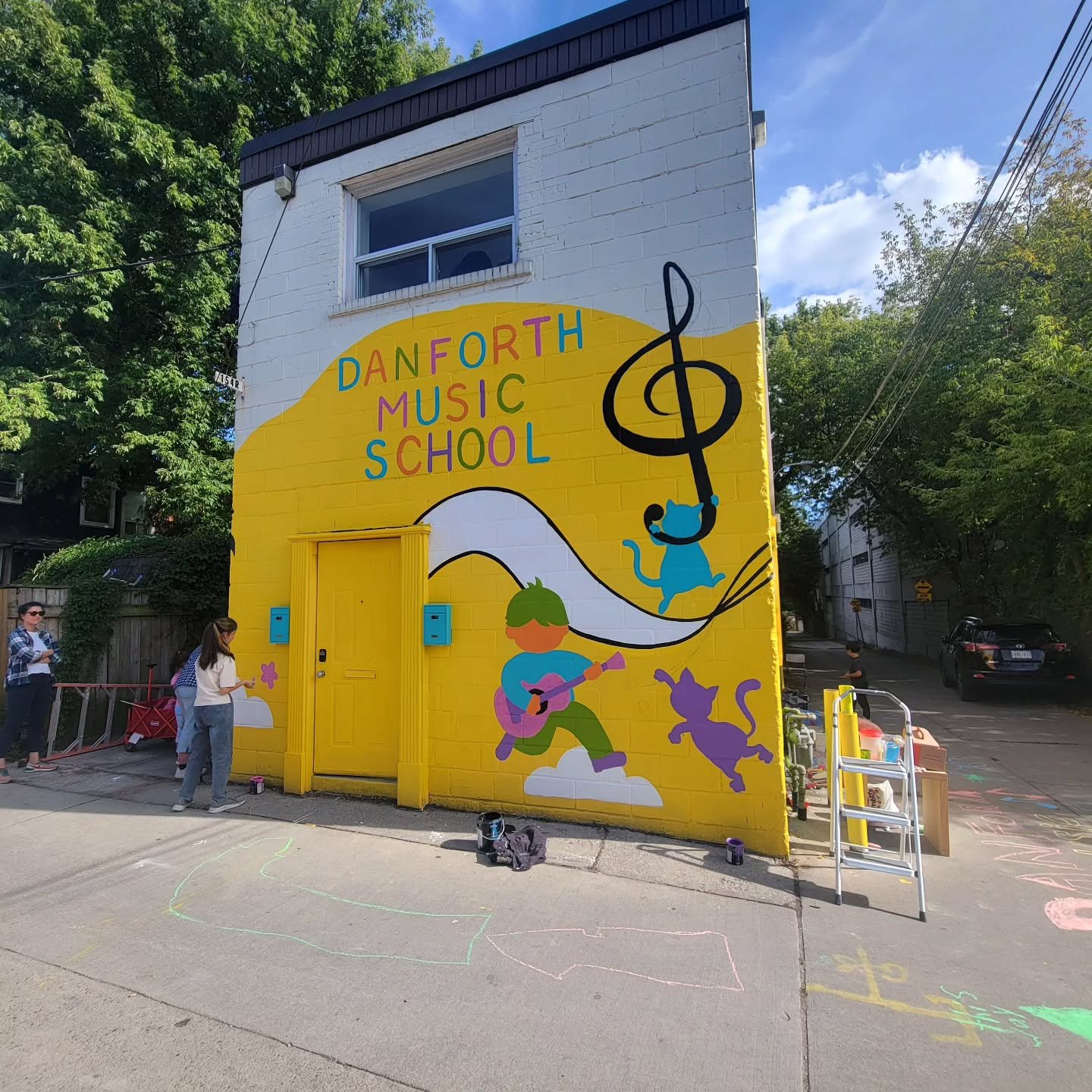 Thank you to everyone who came out to our community mural painting day!!! We had a great time getting to know our new neighbors, and finishing the mural with our amazing artists @ktsoy.art and @theeveryone.co

❤️🎵❤️🎶❤️🎵❤️🎶❤️🎵❤️