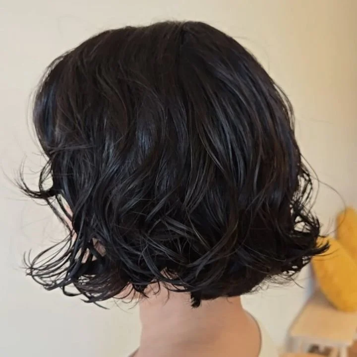 Short Hair Digital Perm ✨
Soft, bouncy waves with a natural Nana Perm-inspired look 🤍
Light movement and volume for an effortless, feminine style.
Easy to style, even on busy mornings ✨