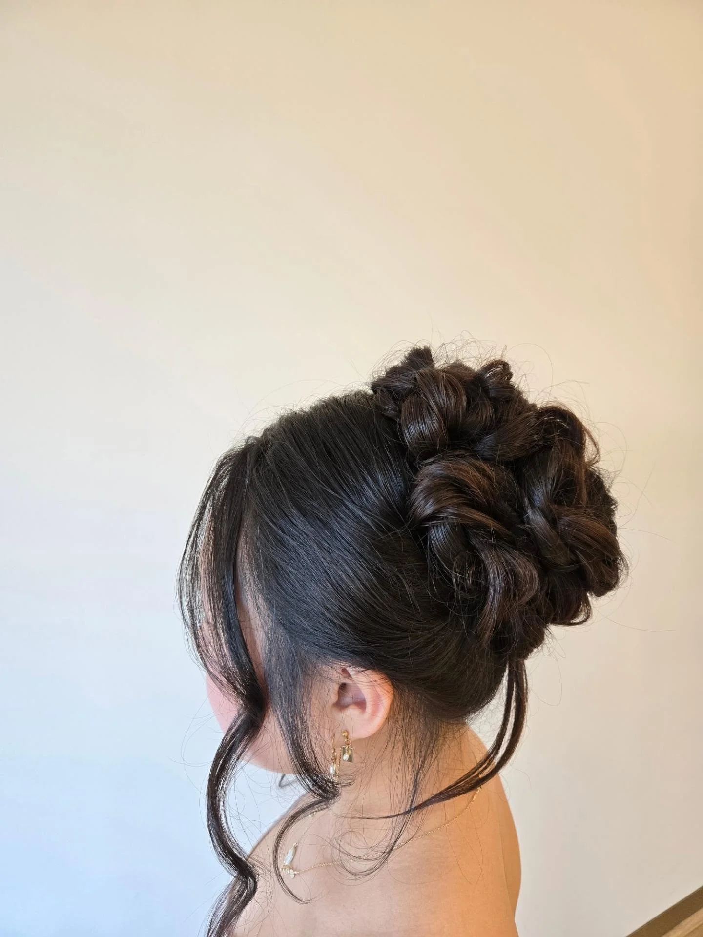 ✨ Formal Party Upstyle ✨
Turn heads at your next special event. 🤍
Whether it's a formal, gala, wedding, graduation, or special celebration, we'll create an elegant upstyle that perfectly matches your look.
From soft and romantic to sleek and sophist