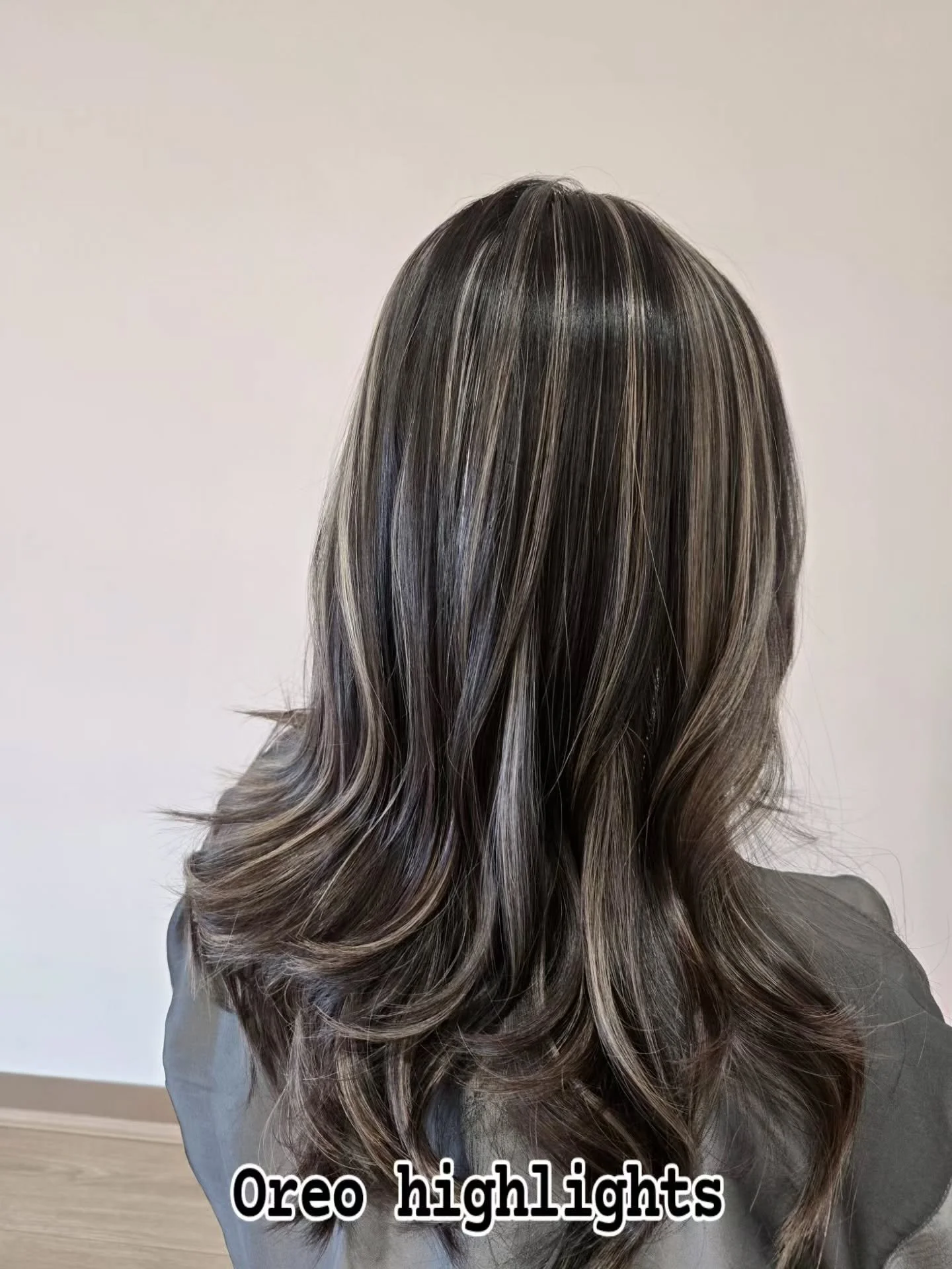 Want that effortless glow? 🤎✨
Oreo highlights are perfect for a soft but noticeable change.
Appointments fill up fast &mdash; don&rsquo;t miss out!
Message us now to book 💌

.
📍Sis Hair Epping
DM us to secure your appointment

.

#oreohighlights #