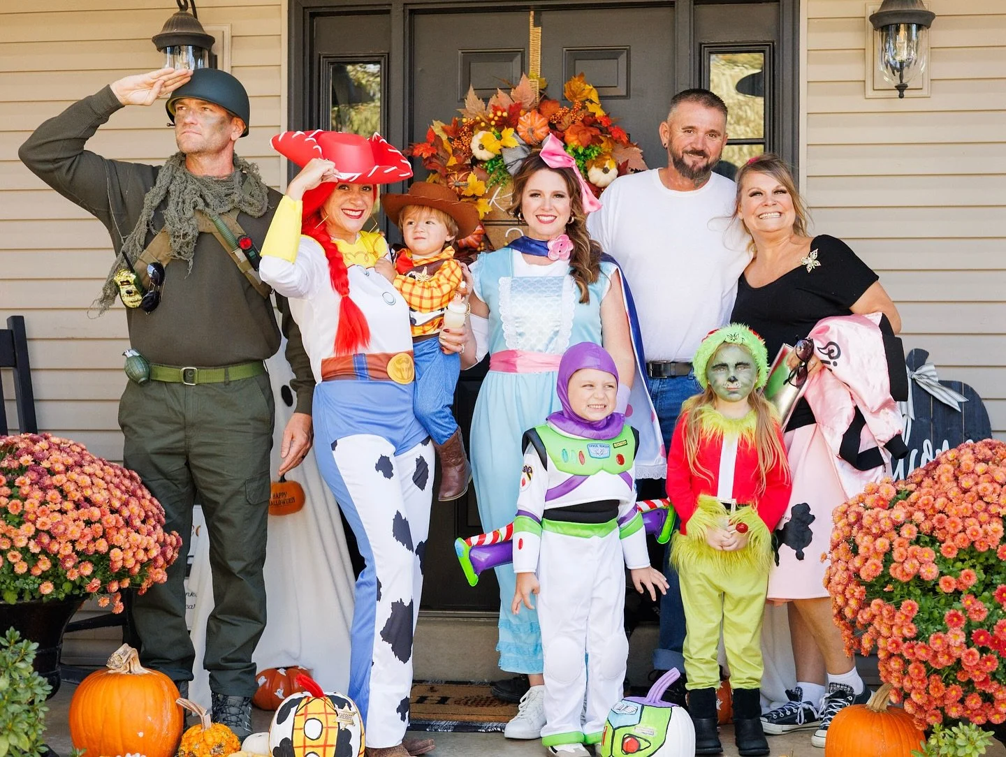 I&rsquo;m so thankful for fun times with the family this year. 🧡 And I&rsquo;m looking forward to Halloween season being over and my Christmas trees going up tomorrow! 🤣😂 

I know I&rsquo;m not the only one! 🫶🏻🎄😁