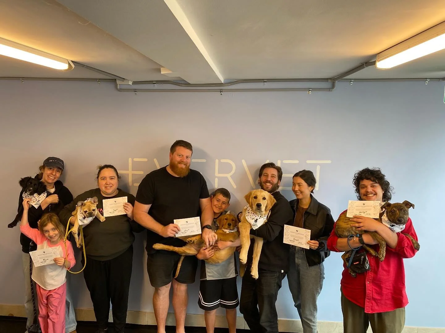 These pups graduated!!! 🐶🎓